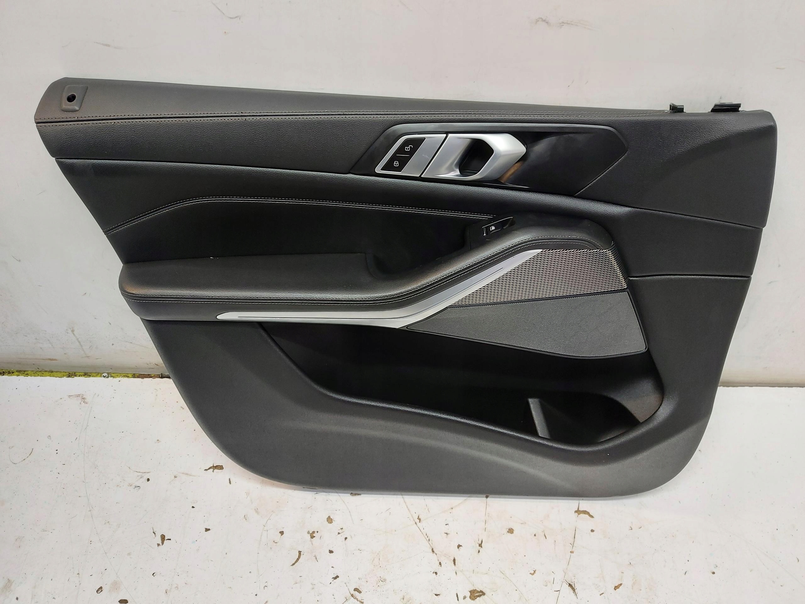BMW G05 X5 3.0d 2019r upholstery side door left front