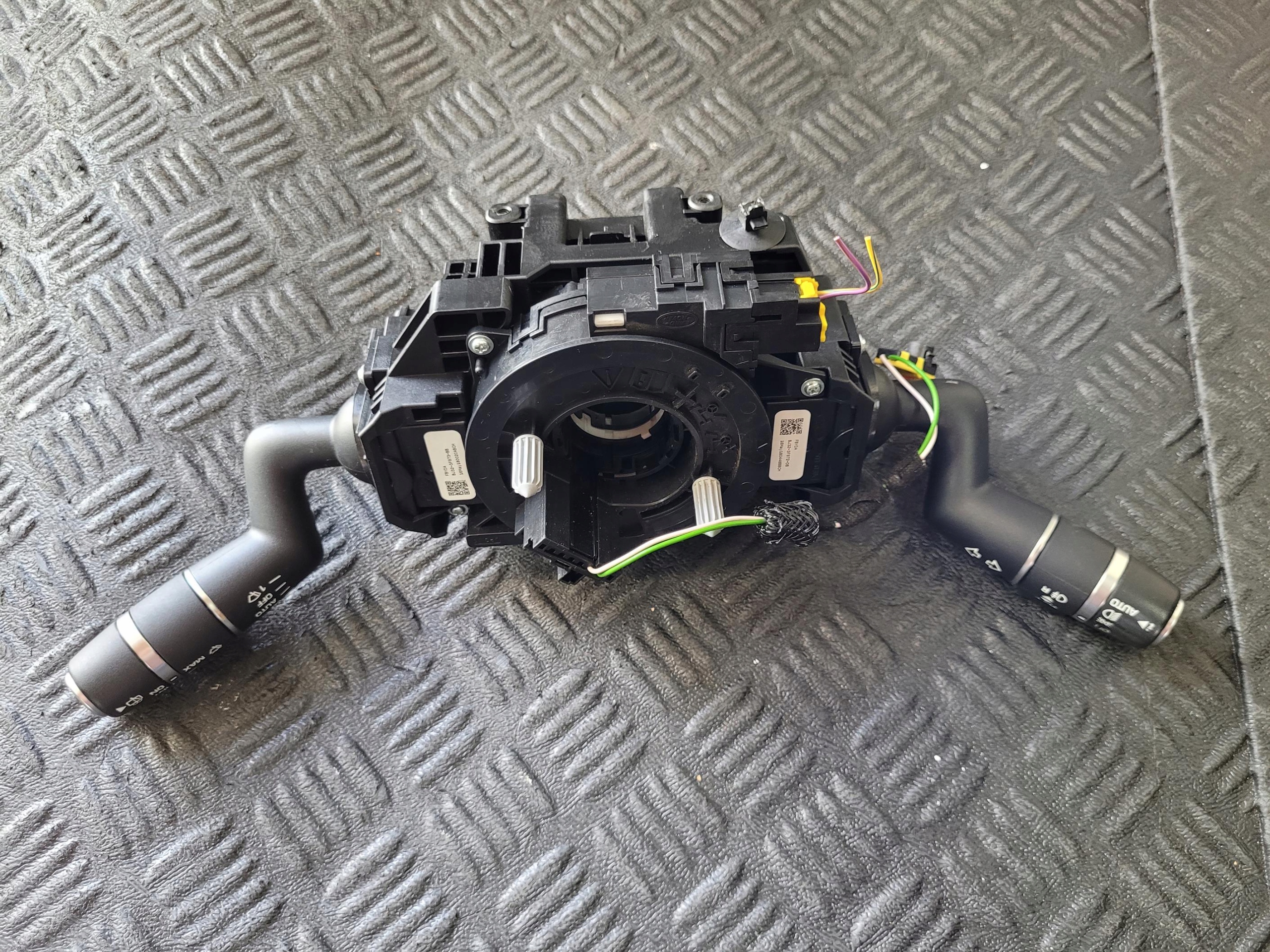 steering wheel levers and controls ring airbag control JAGUAR F-PACE X761