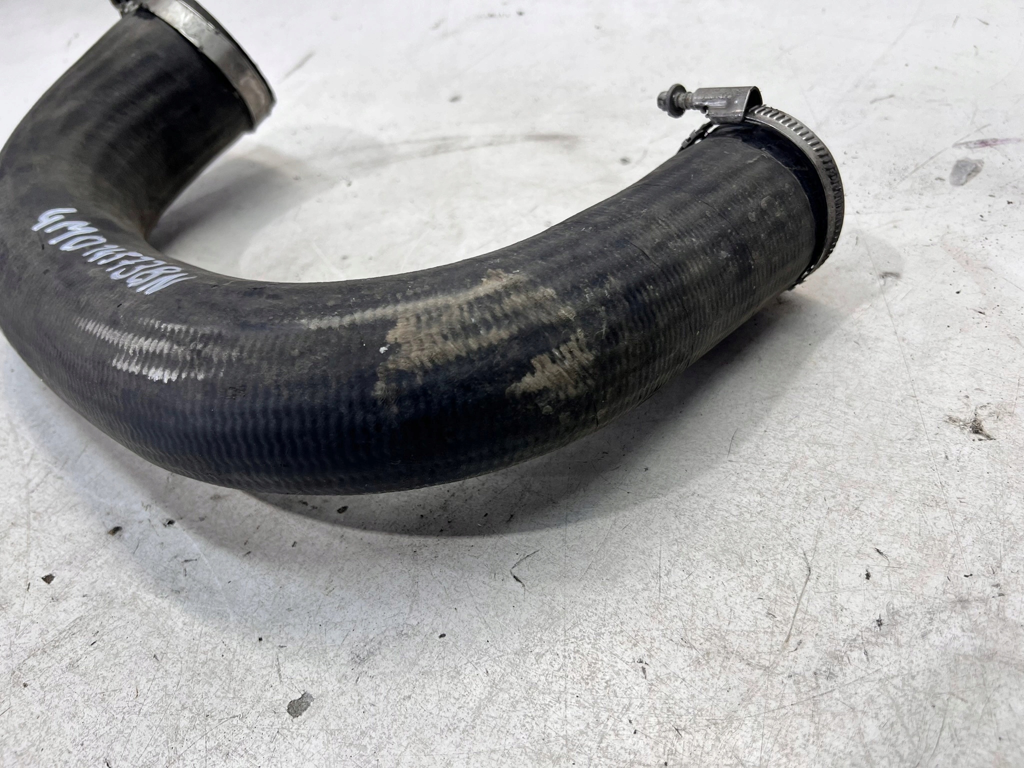 trouba hadice intercoolera AUDI Q7 4M 4M0145738N