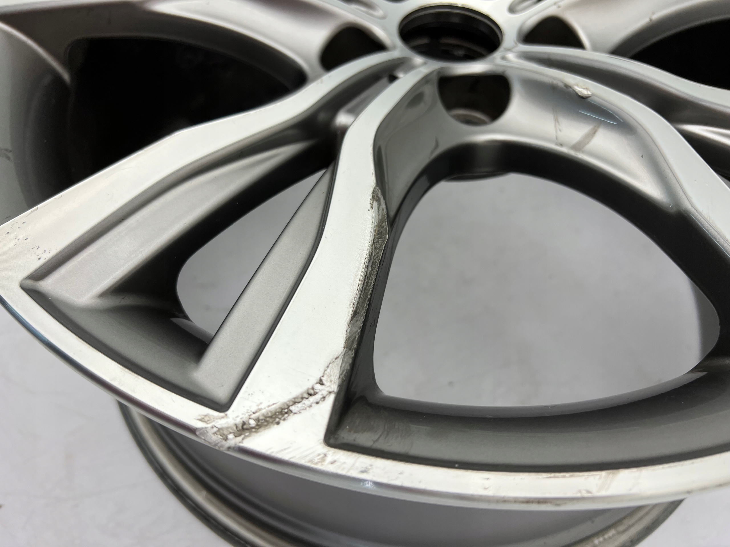 BMW F45 F46 FELGA KOŁO 8Jx18 ET57 5x120 Rozstaw śrub 5x120