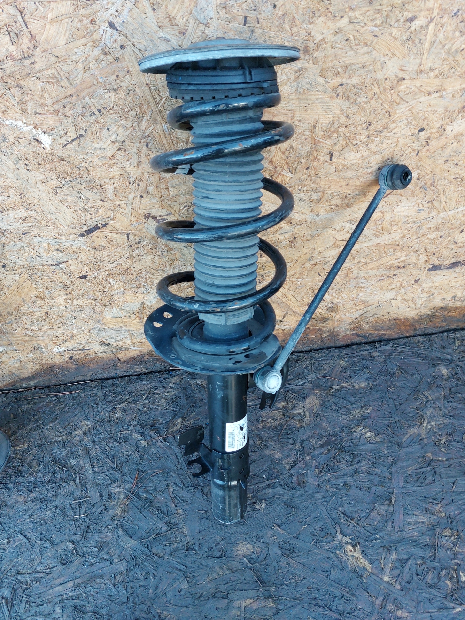 Амортизатор перед правий Range Rover Evoque