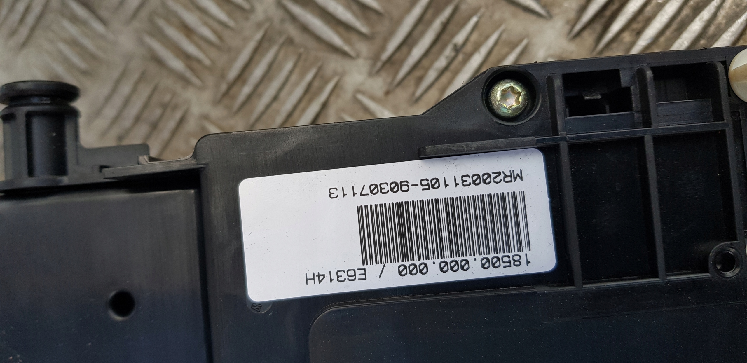 BMW E46 320d 2.0d Module fusibles 8364540