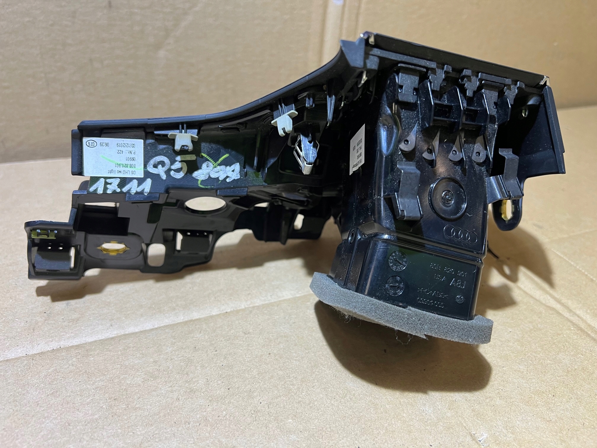 AUDI Q5 80A Gauche Bouche aération tableau bord 80B820901