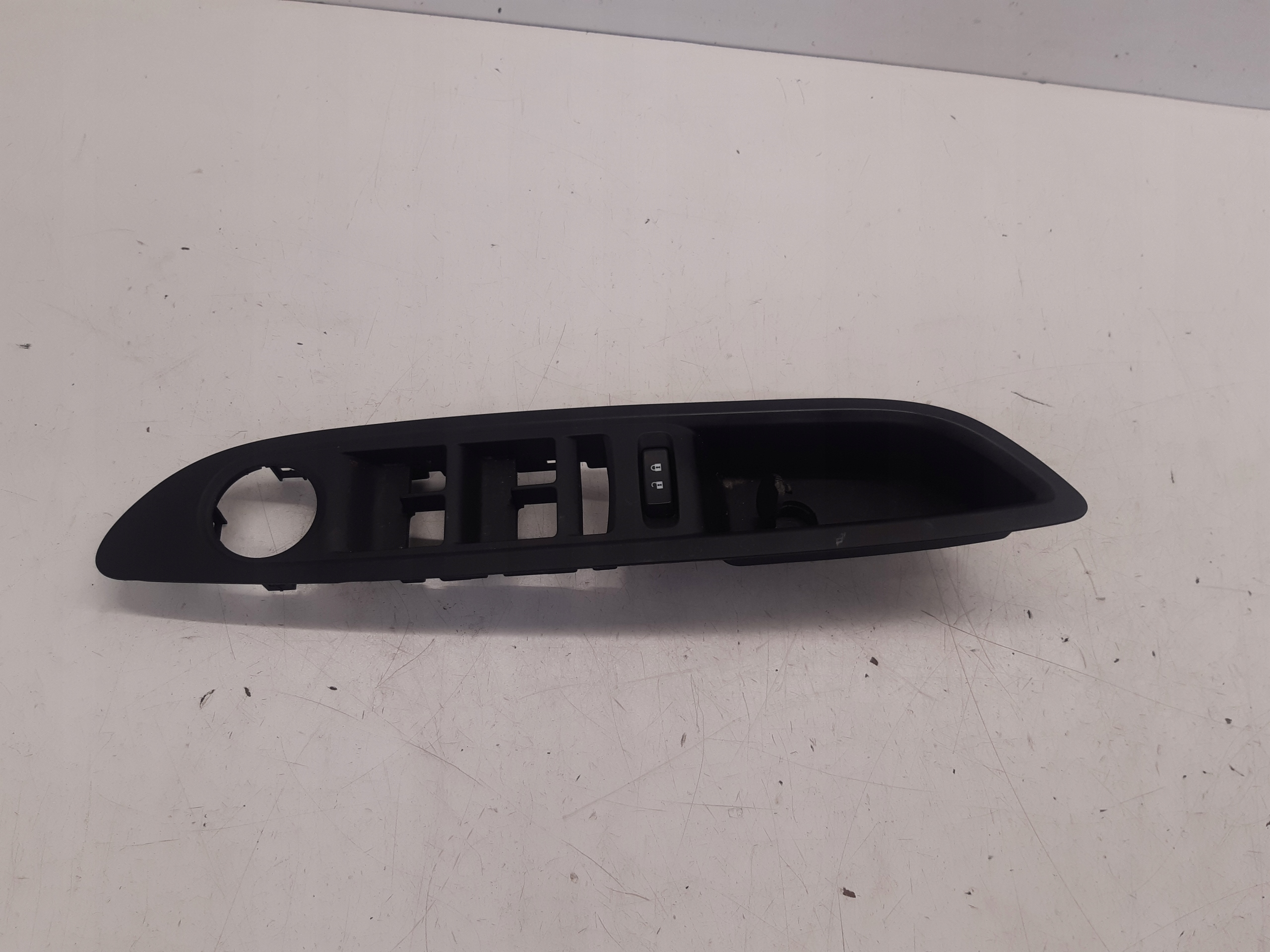 klika úchyt levý předek 94537588 Opel Mokka A 1,6 CDTI