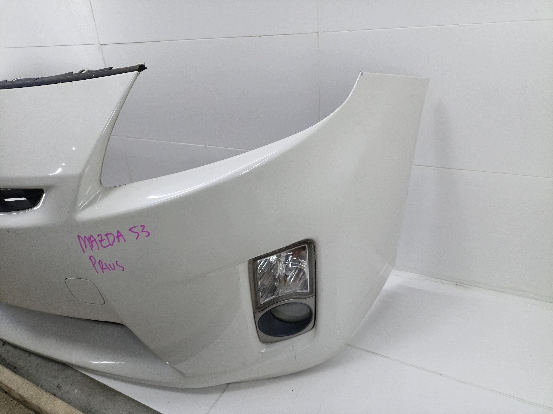 bumper front Toyota Prius 3 XW30 ZVW30 2011