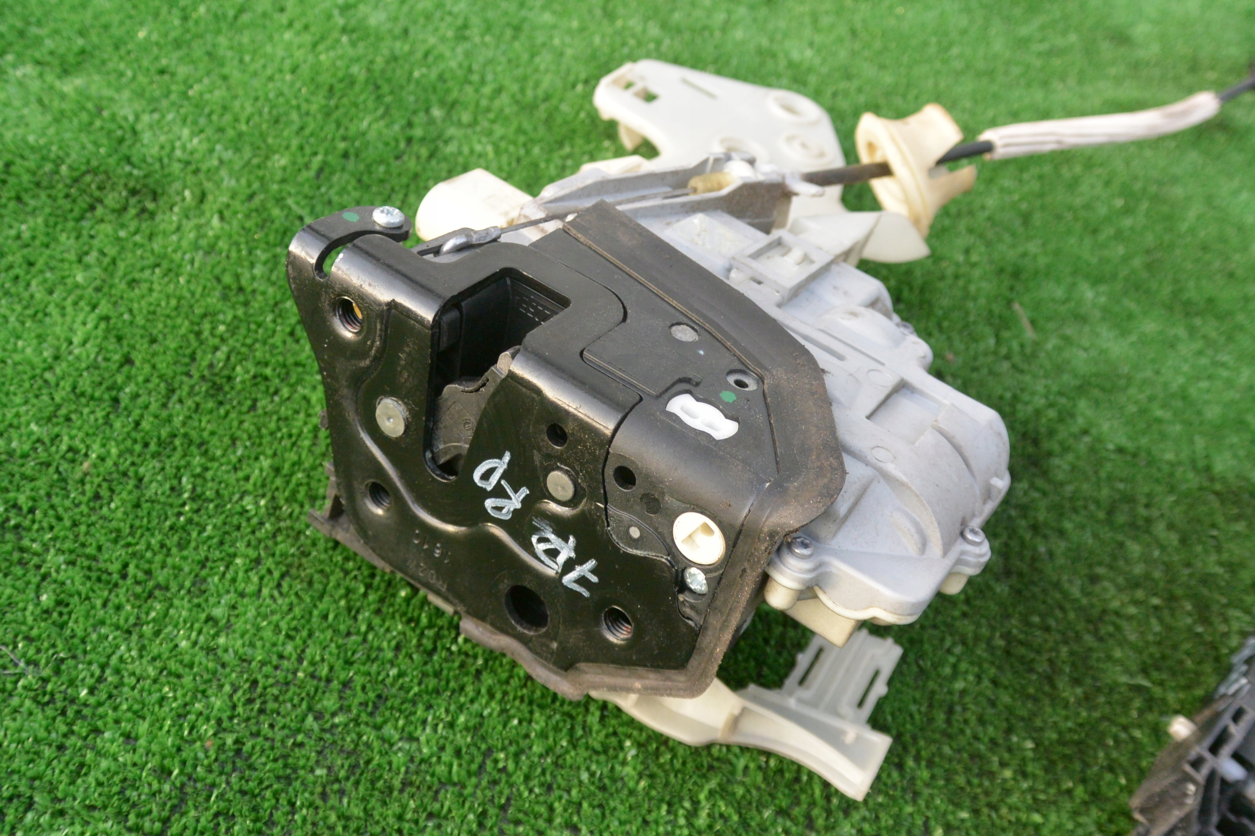 lock door right front VW TOUAREG 7P CAYENNE EU