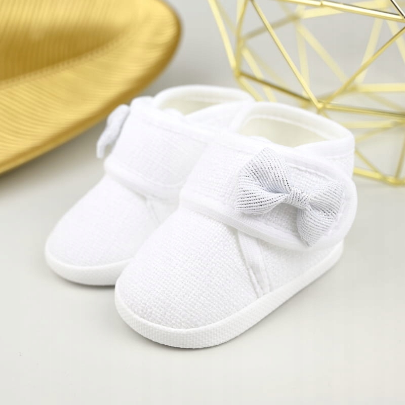 BIAŁE NIECHODKI BOTKI BUCIKI NA CHRZEST ZE SREBRNĄ KOKARDKĄ NA RZEP 10 Rozmiar 10 cm