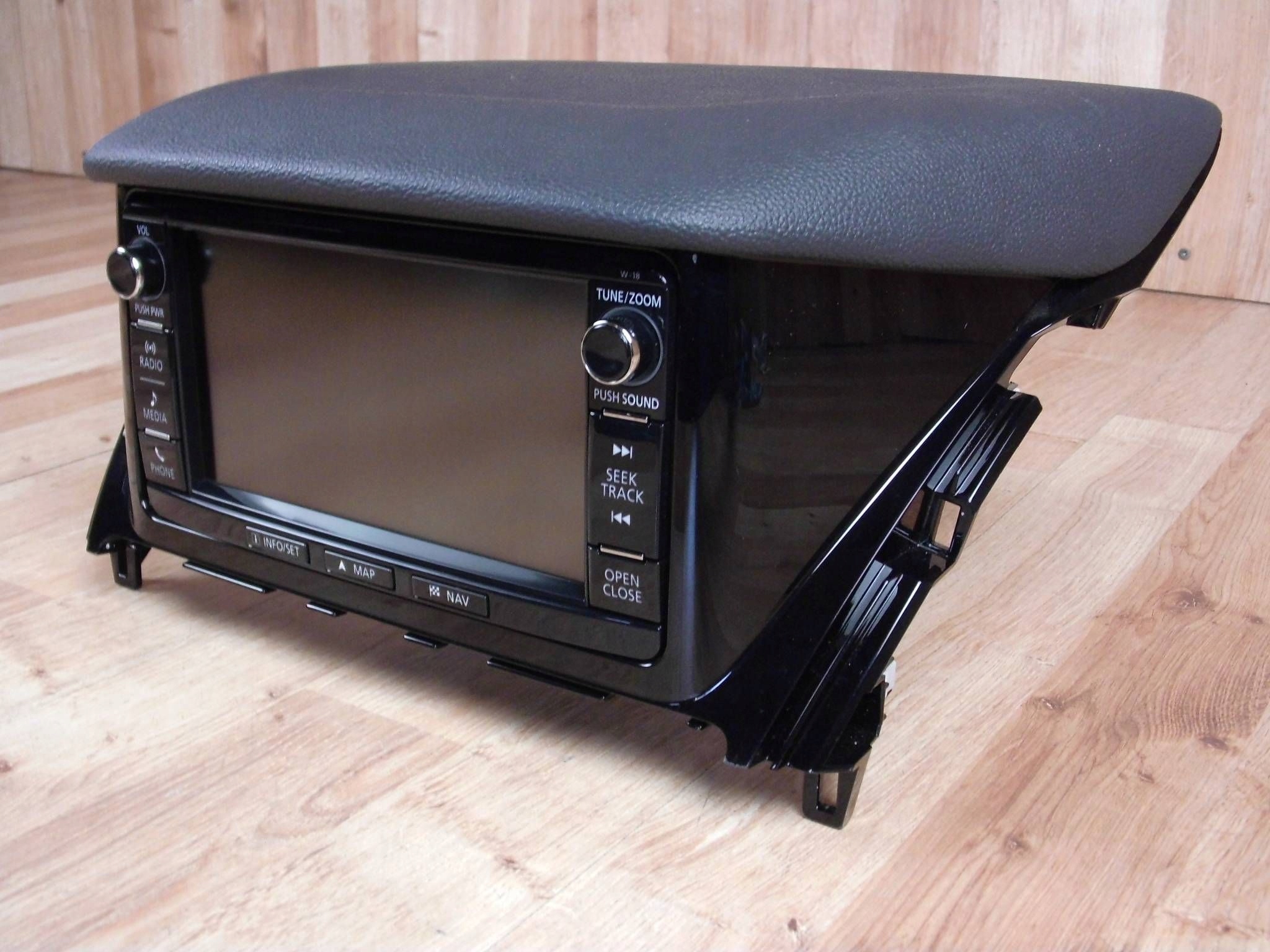 Mitsubishi Eclipse Cross Navigation W-18 radio 8750A578