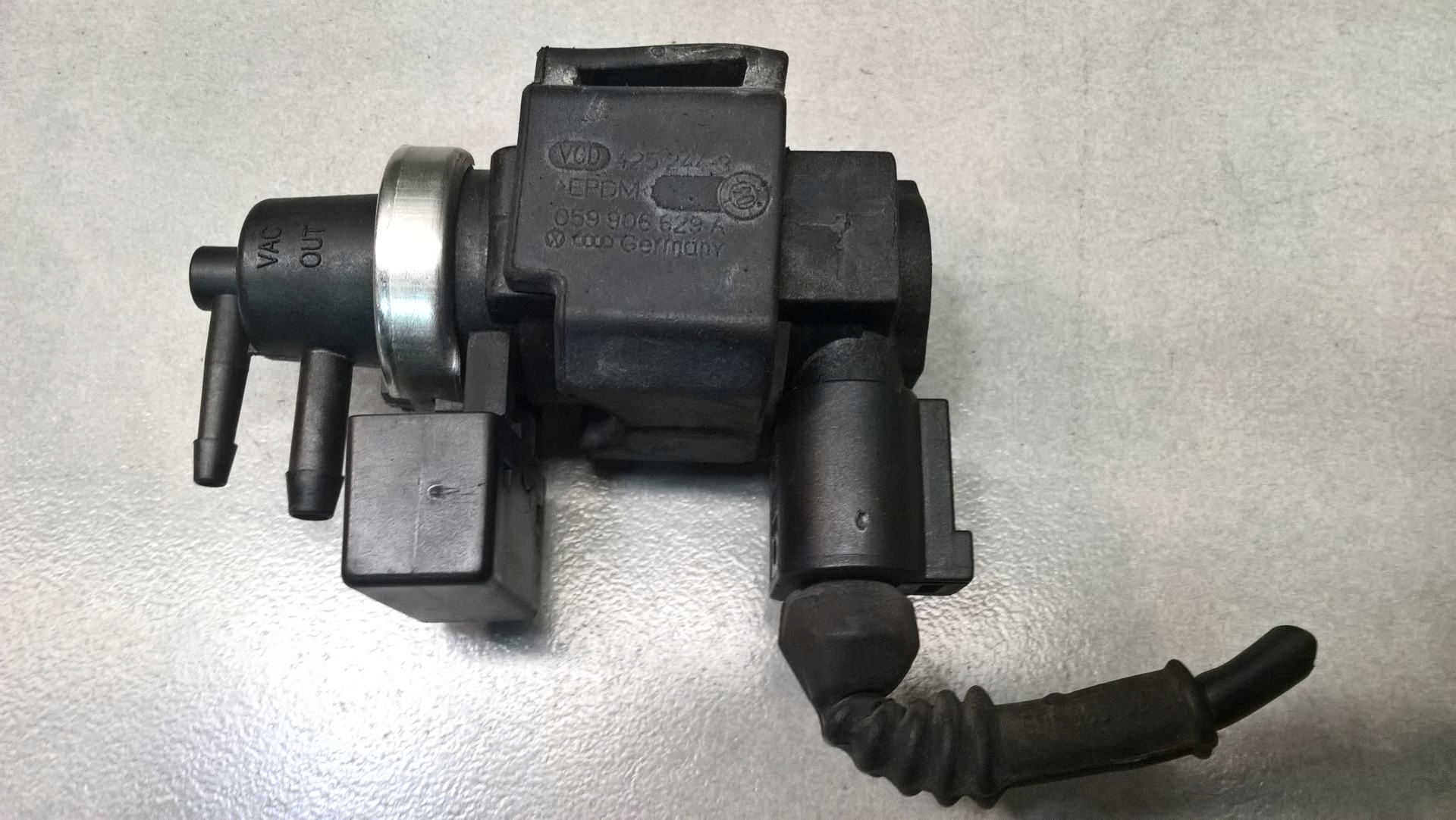 valve vacual AUDI A4 B6 2.5 TDI 4E0906628