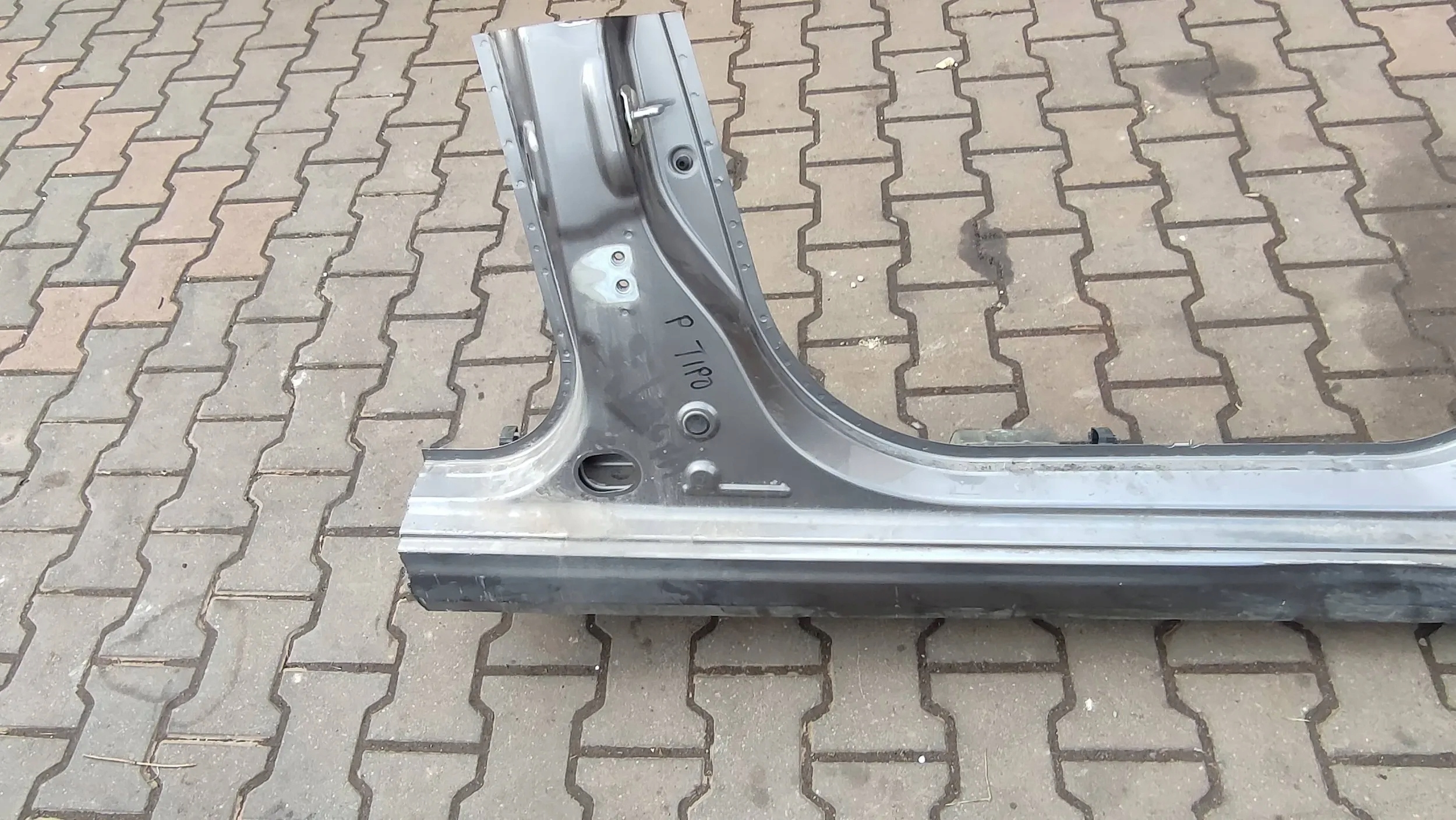 Fiat Tipo 2019 threshold right