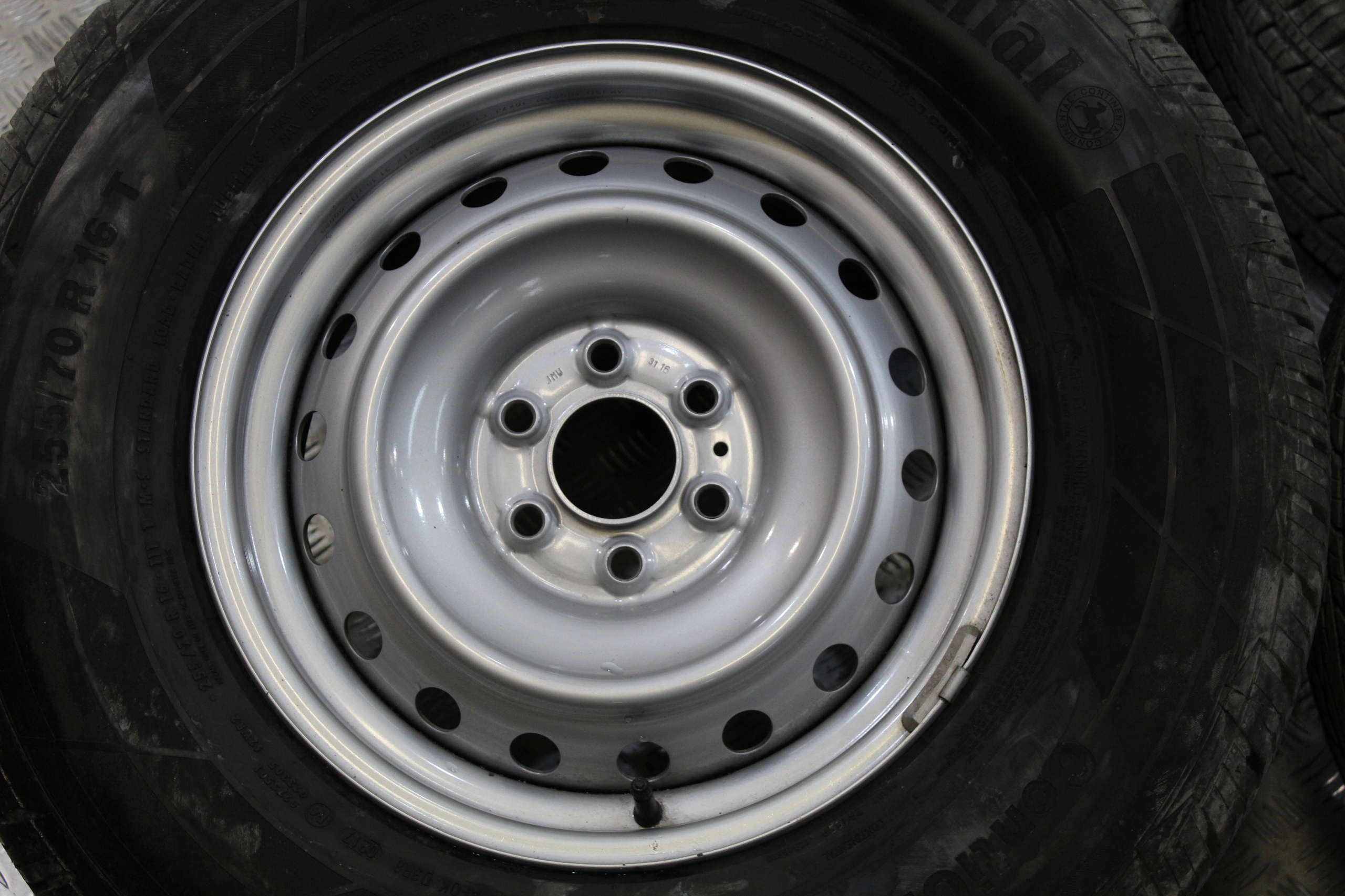 wheels discs metal tyres 255/60 R16 ALASKAN