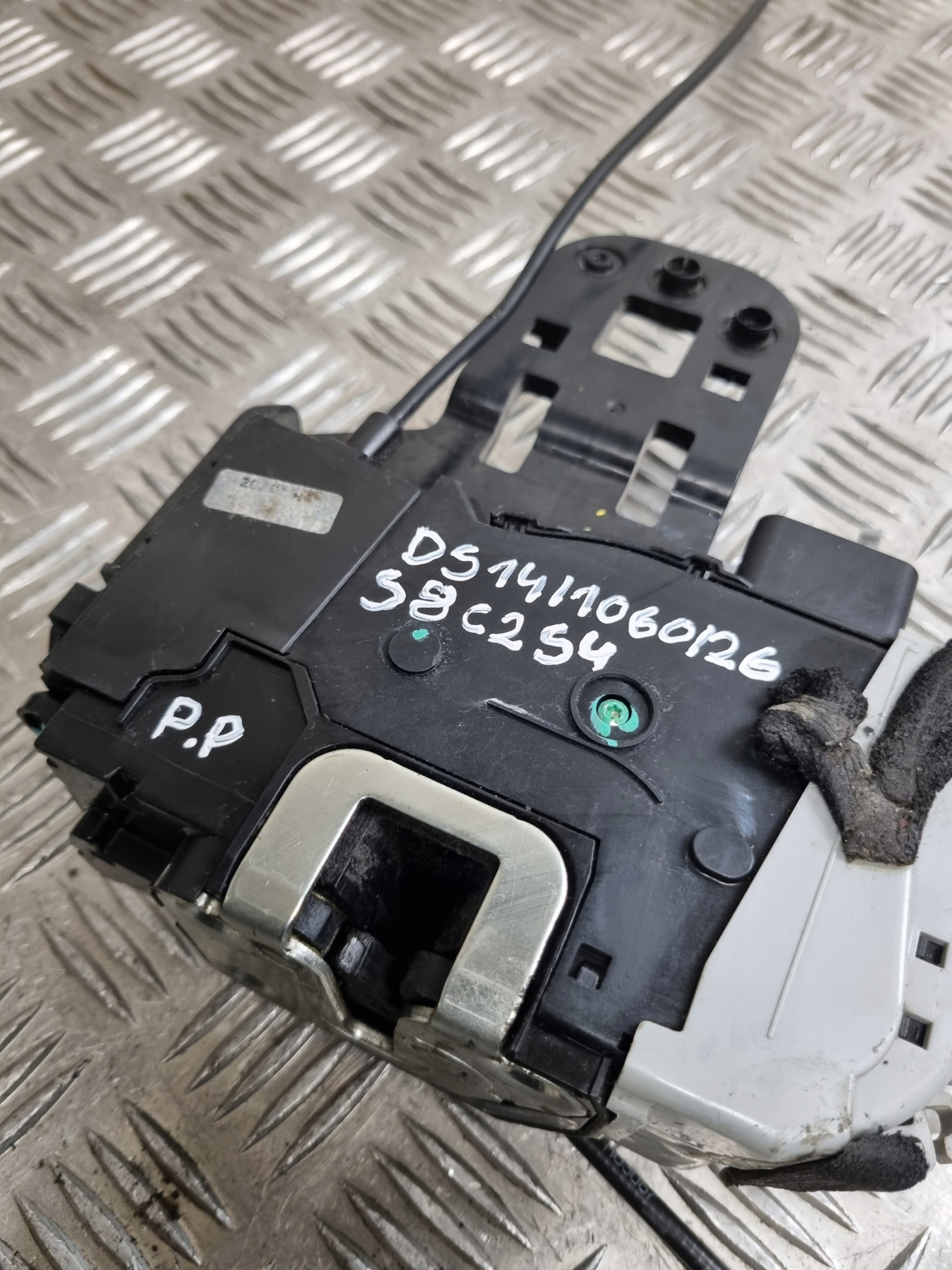lock door right front KIA VENGA