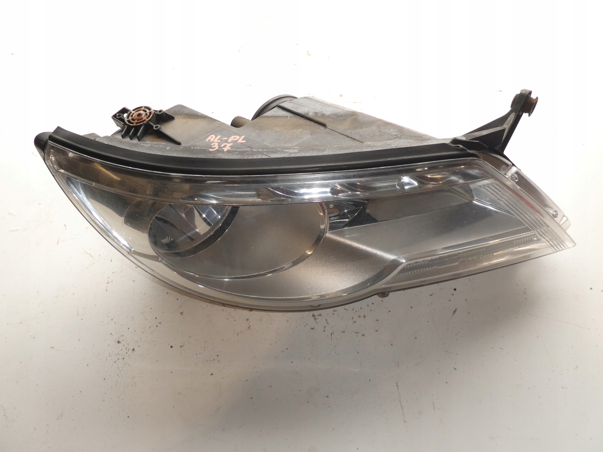 VW TIGUAN and 5N right light 5N1941032P