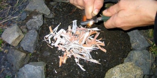 KRZESIWO MAGNEZOWE TURYSTYCZNE ROZPAŁKA NA BIWAK SURVIVAL DO ROZPALANIA Kod producenta 01736