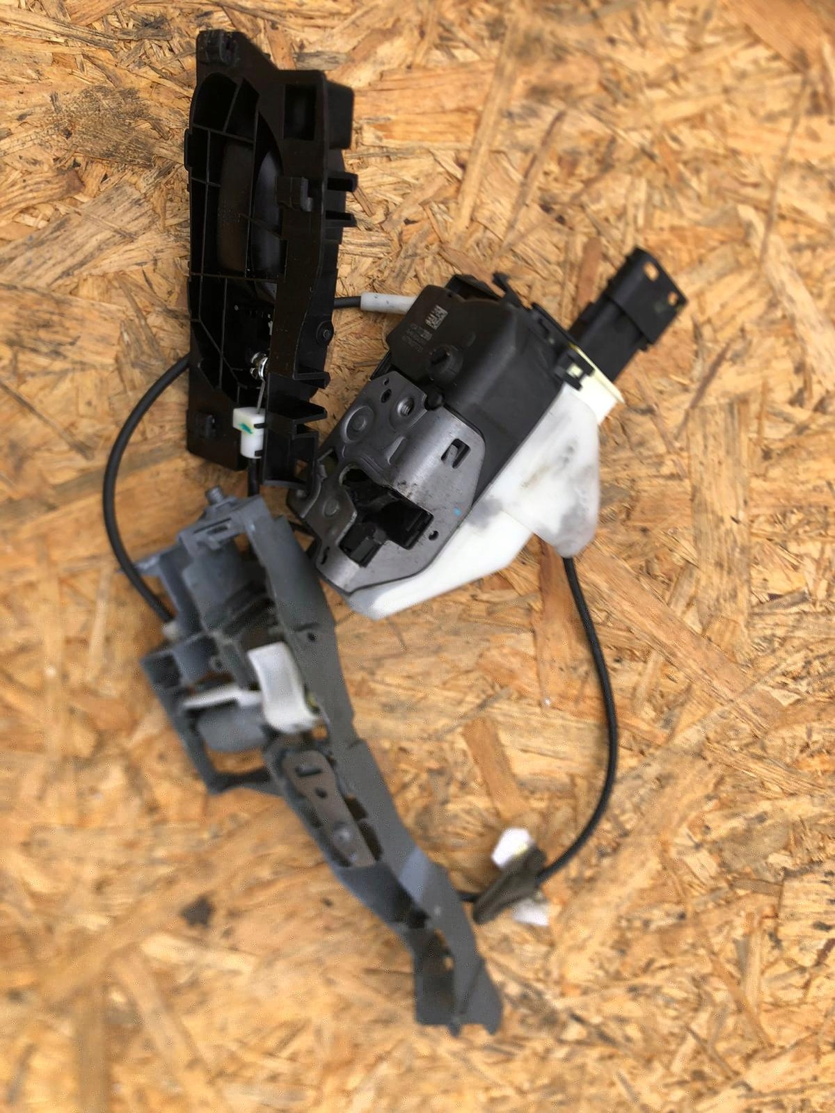 lock door right front PEUGEOT 5008 3008 732290
