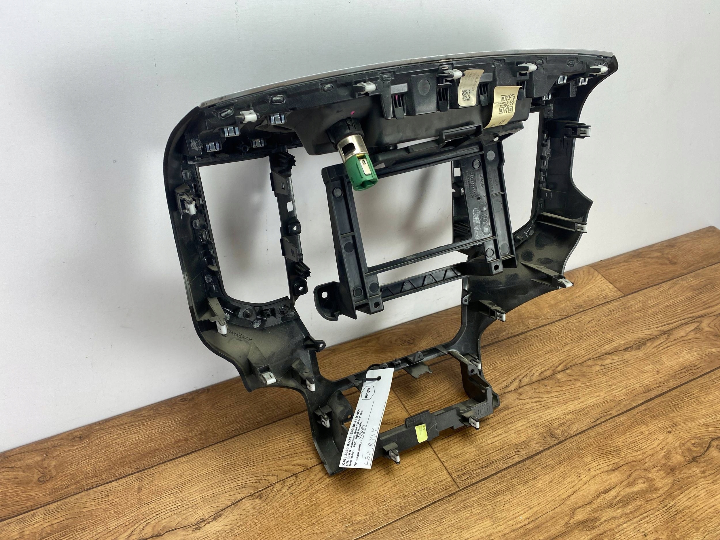 Châssis dekor du tableau de bord radia Navigation Dodge Ram 1500 2019+