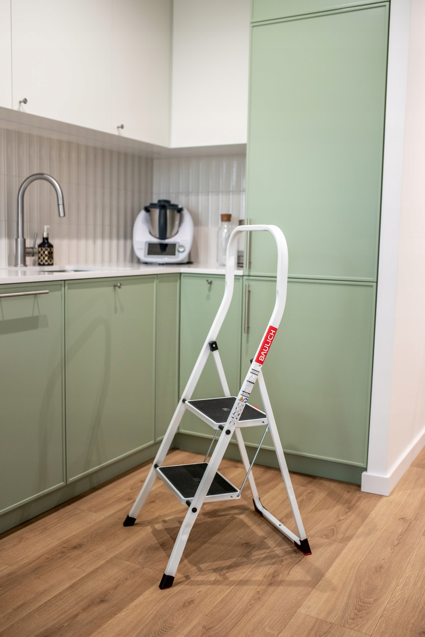 Drabina drabinka domowa składana 2 stopnie schodki BAULICH Materiał stal