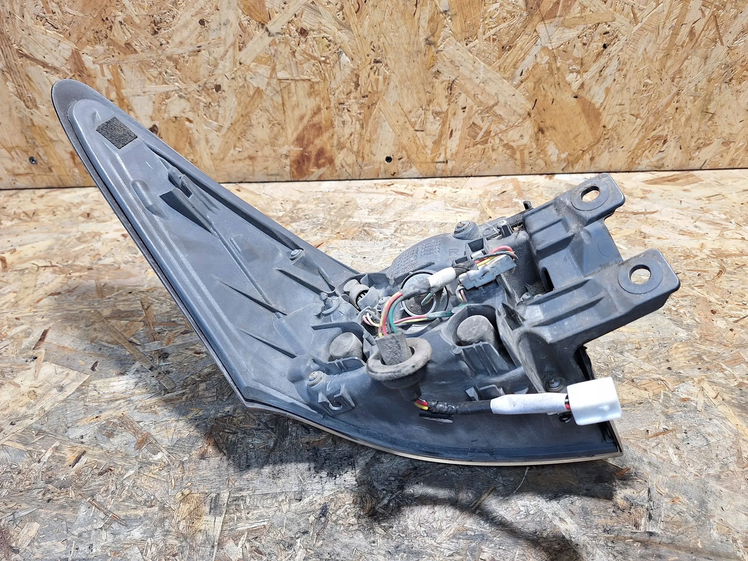 фонарь правый lexus CT 200H 10-14