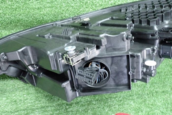 AUDI Q8 E-TRON FULL LED reflektor rechts Licht rechts 4KE941782