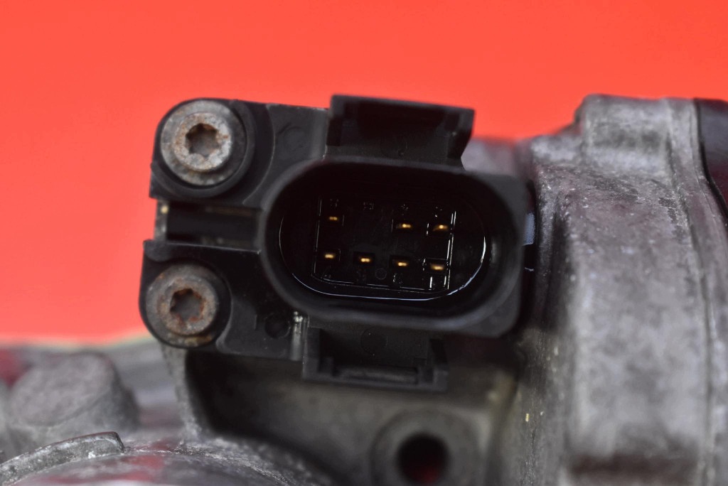 throttle flap 058133063M AUDI A4 B5 1.8 20V 125 KM 94-99