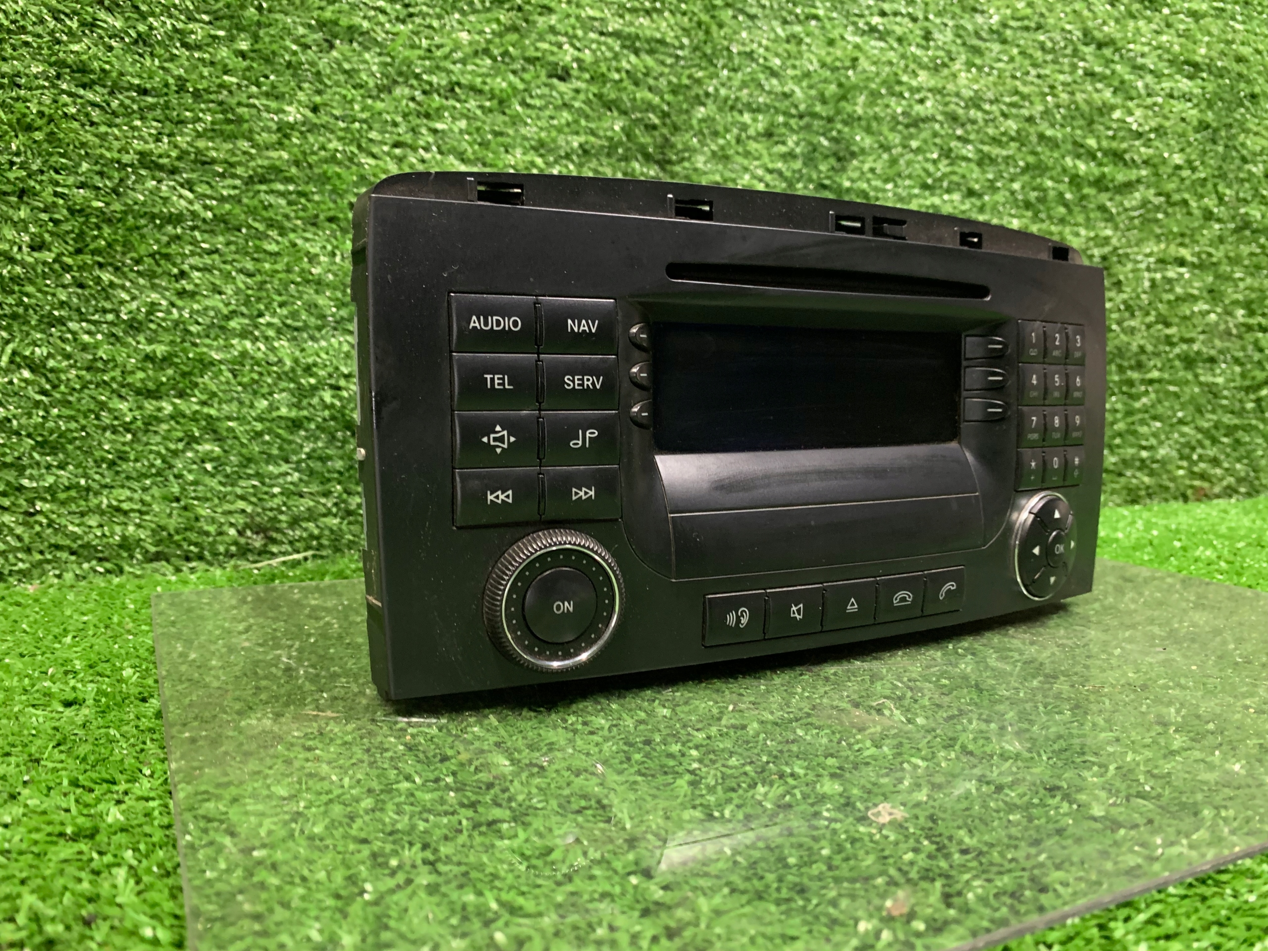 Mercedes-Benz E W211 Panel / radio CD/DVD/GPS A2518201079