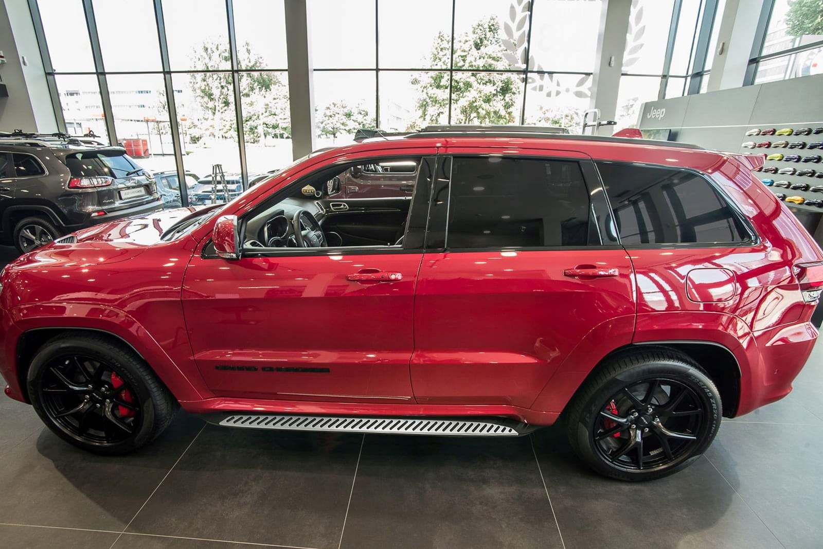 JEEP GRAND CHEROKEE IV WK2 2010-2020 STOPNIE BOCZNE PROGI SAMOCHODOWE Producent inny