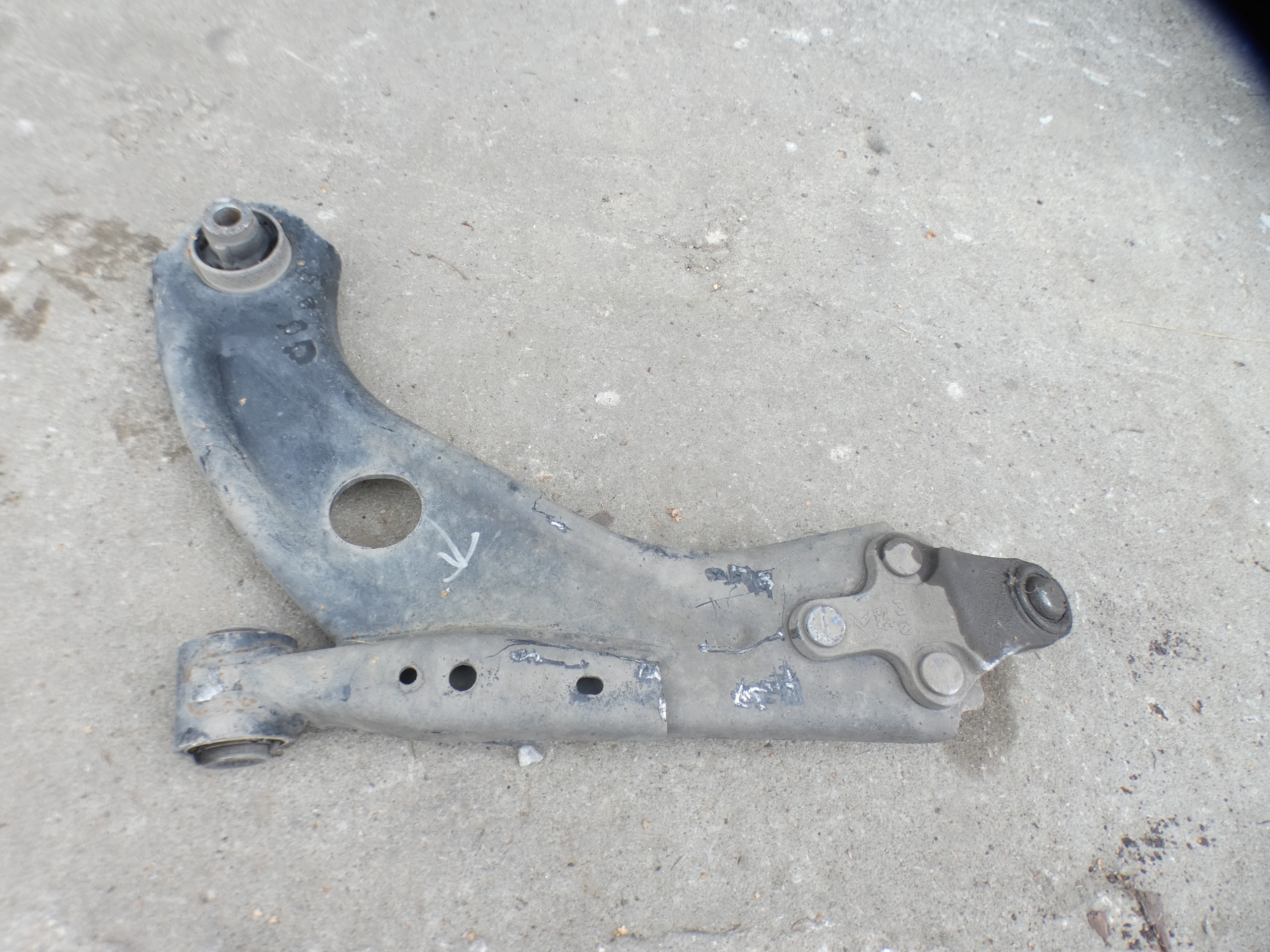 PEUGEOT 3008 II right front arm