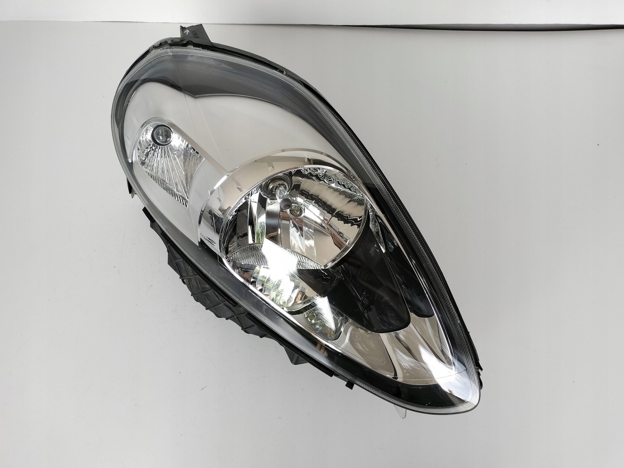 light right REFLEKTOR FIAT GRANDE PUNTO EVO 09