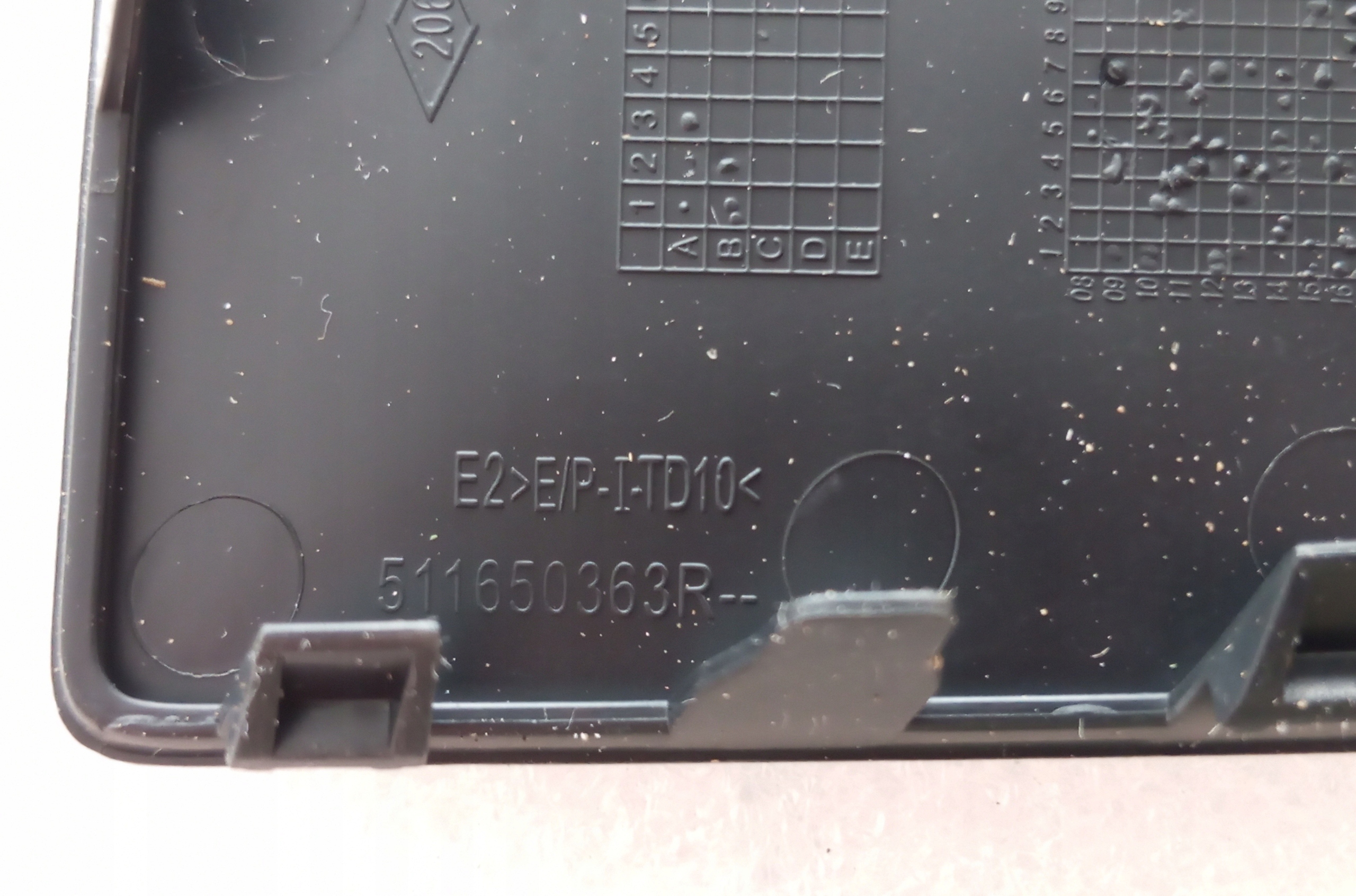 RENAULT MEGANE III towing hook cap bumper rear part 511650363R