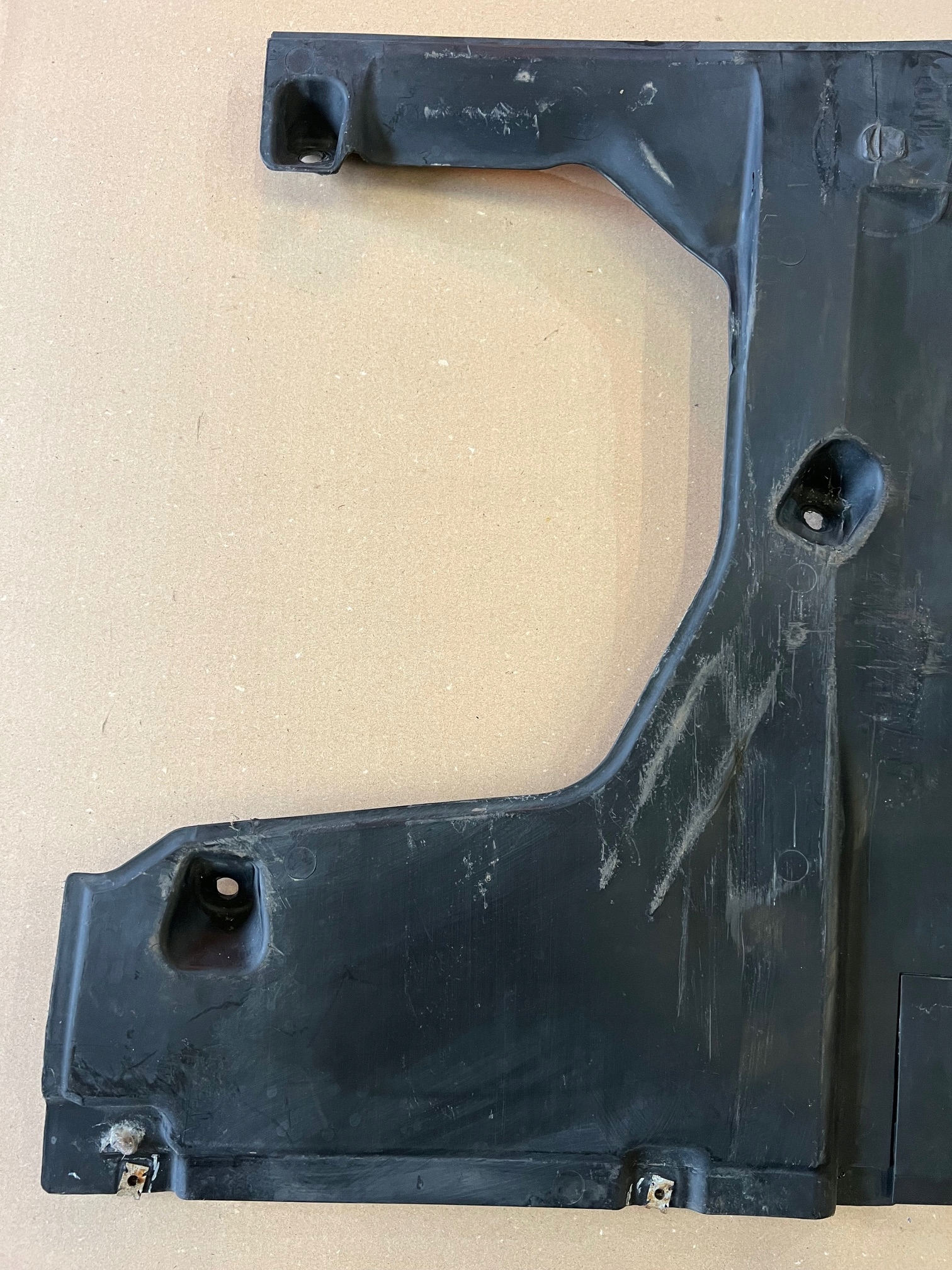 AUDI Q5 80A Blende Abdeckung abdeckung des Bodens Unterfahrschutz rechts 80A825216A