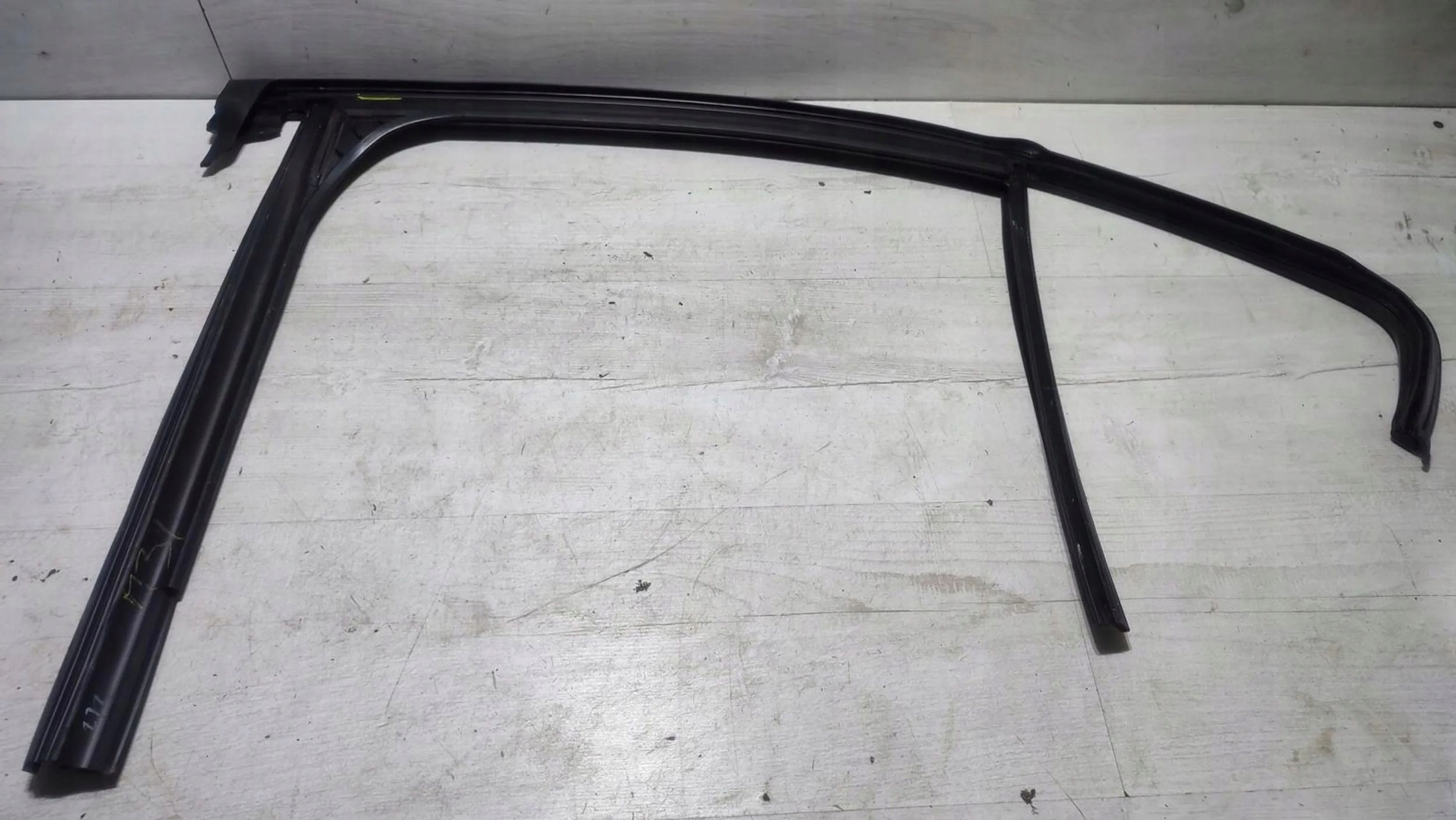 Alfa Romeo Giulia 2021 right tyla gasket windows door