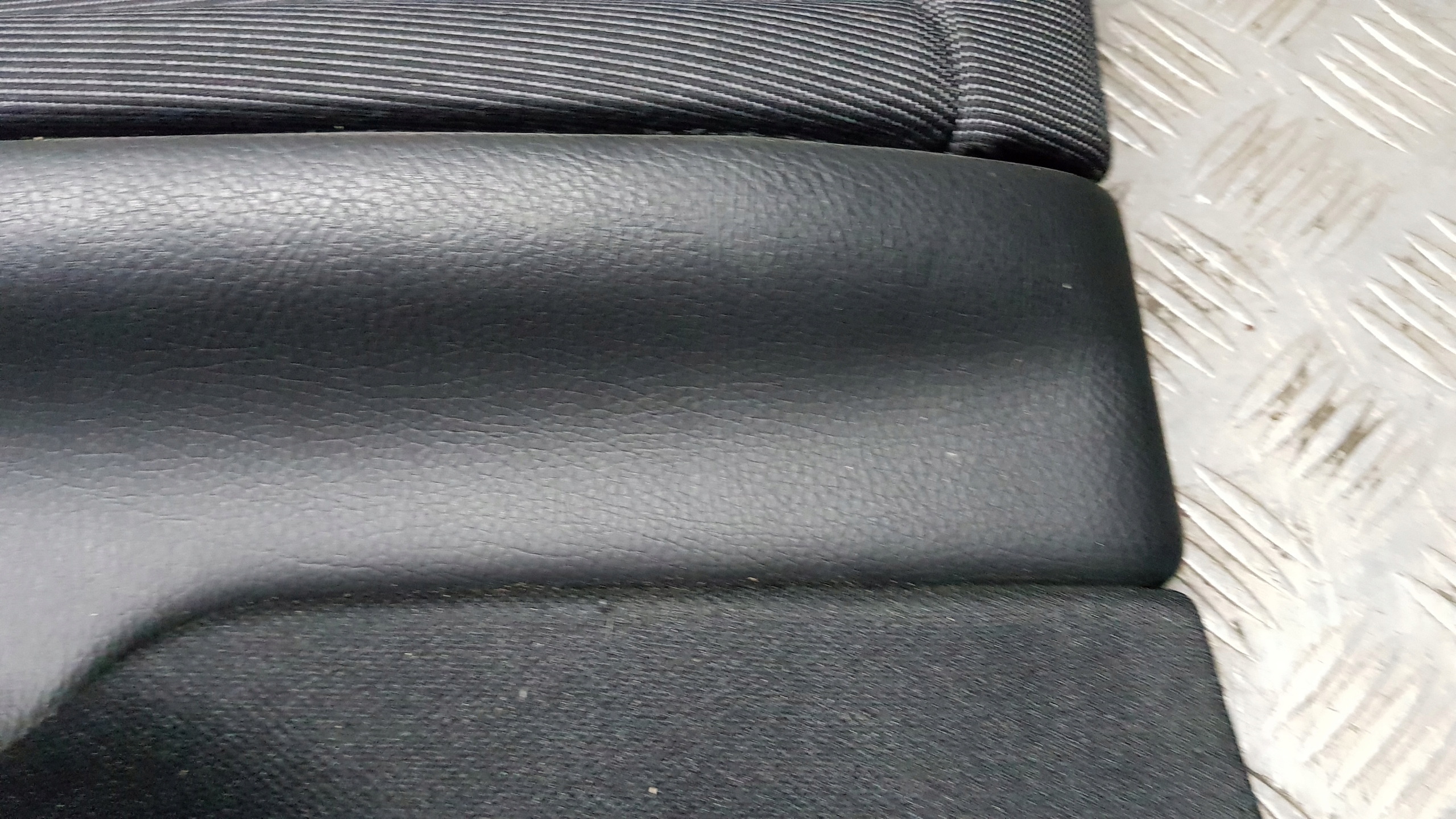 MERCEDES W203 COUPE upholstery left rear part side LIFT