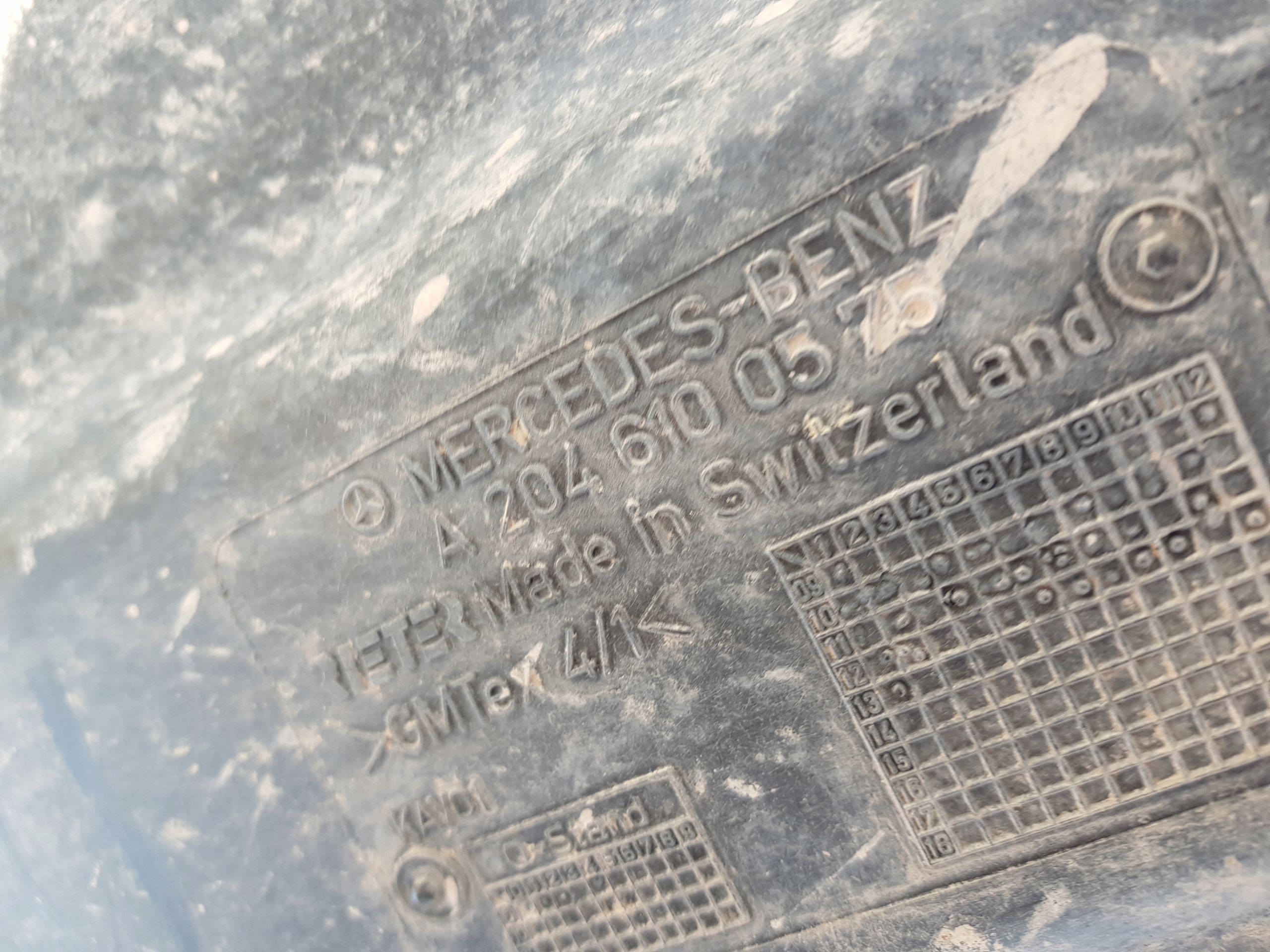 MERCEDES W207 W204 sump floor boot 2046100575