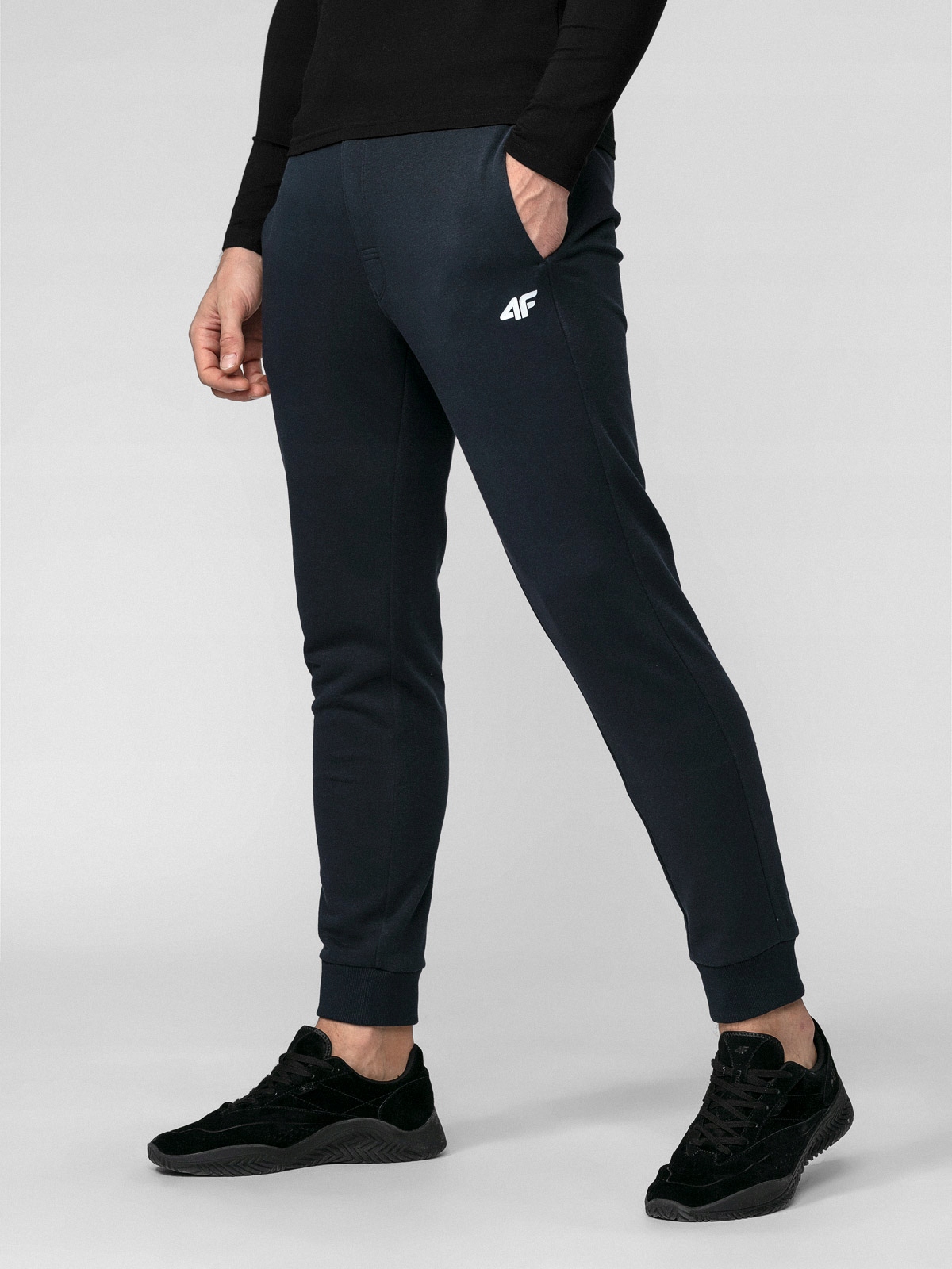 SPODNIE DRESOWE MĘSKIE 4F DRESY SPORTOWE JOGGERY SPORT BAWEŁNA LIMITOWANA Rozmiar M