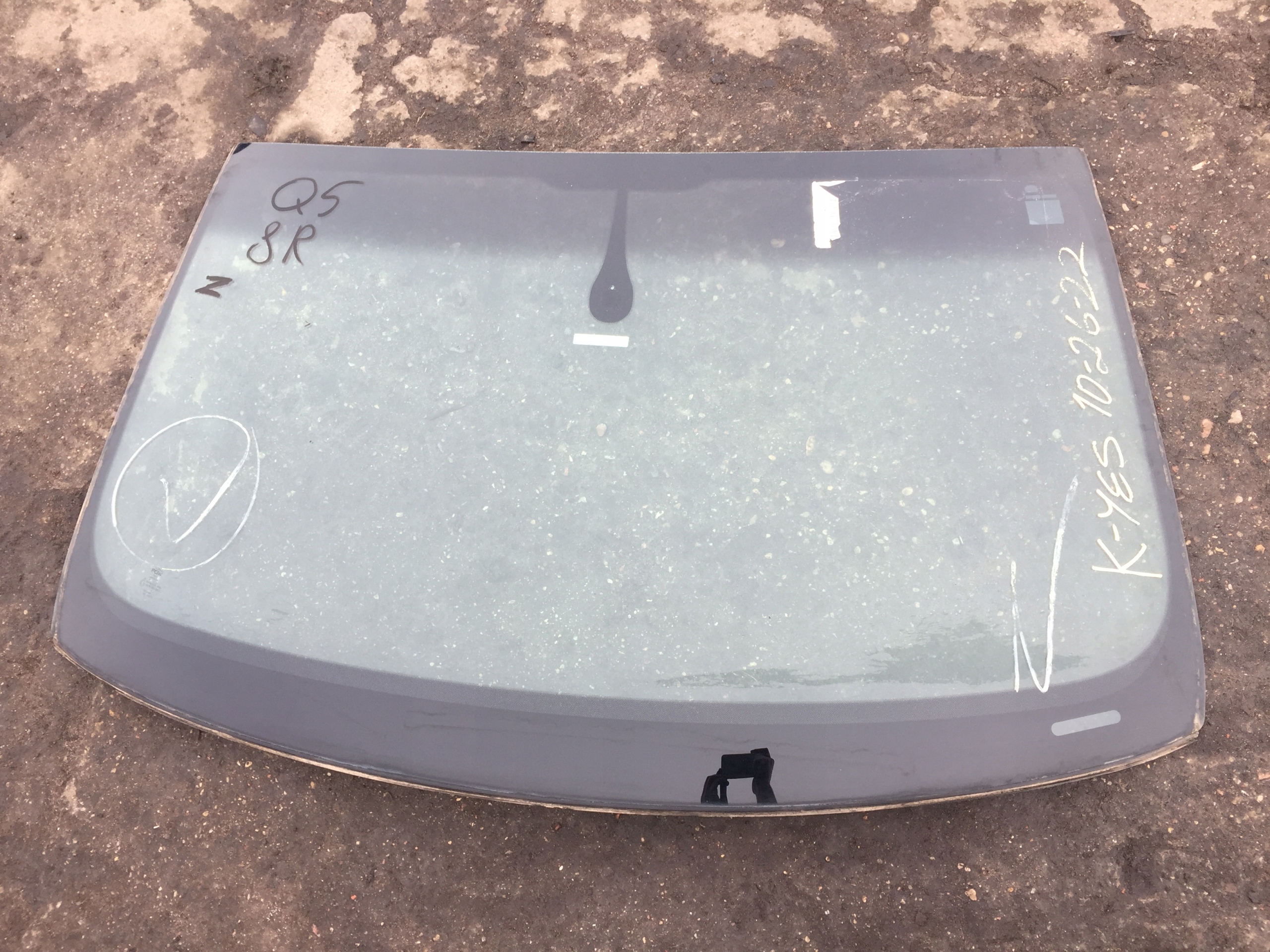 AUDI Q5 8R лобове скло під датчиком