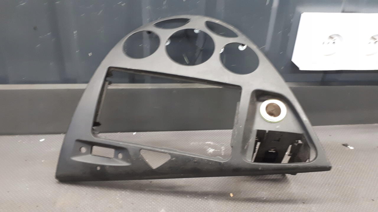 98aba047a04 панель рамка центральная Focus mk1