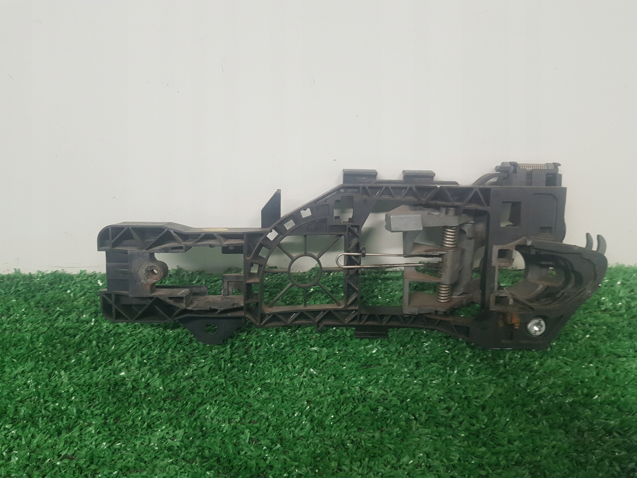 holder handles left front VOLKSWAGEN PASSAT B6 OE 3C0837885D