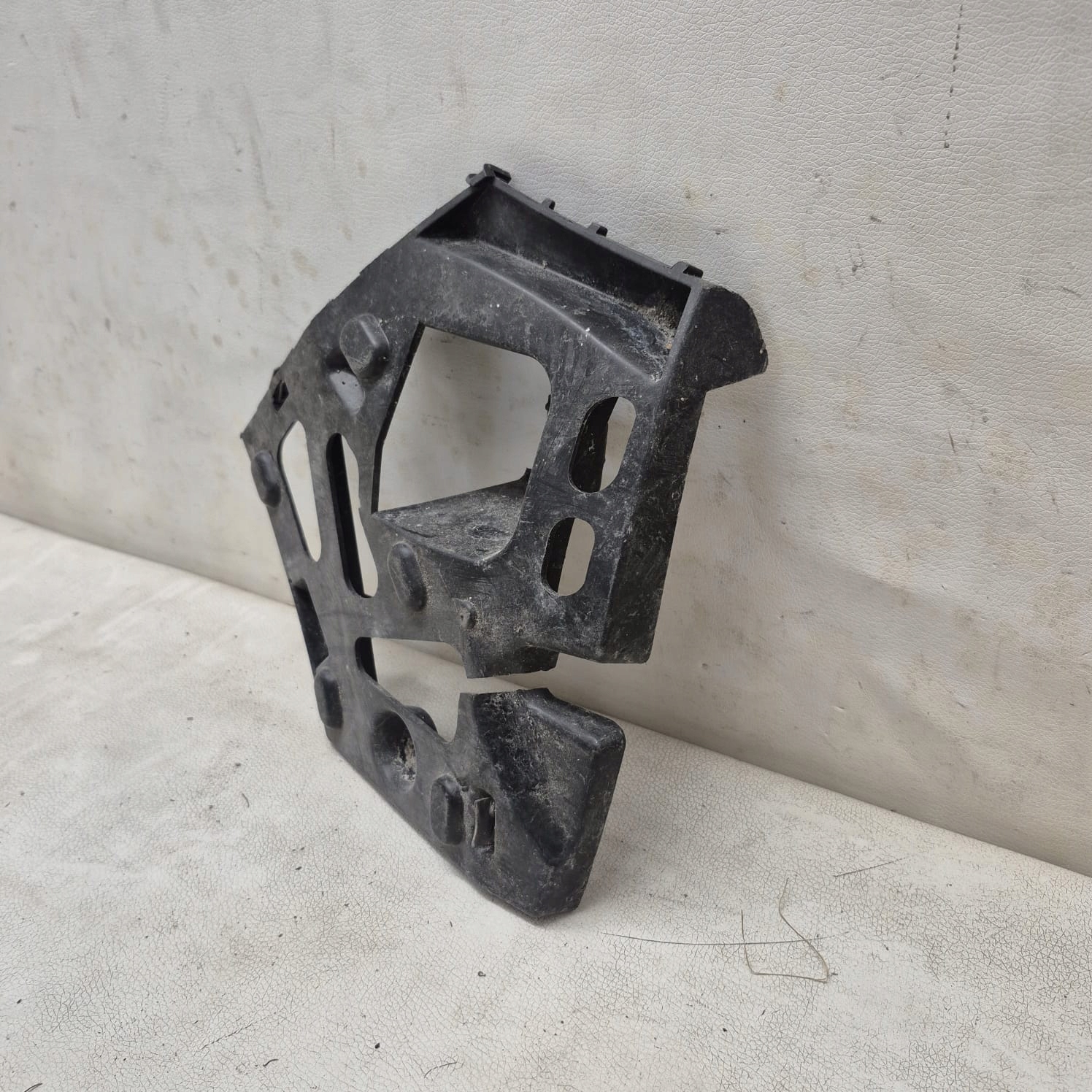 PEUGEOT 207 06-12 Support plaque Support Droite Avant Avant
