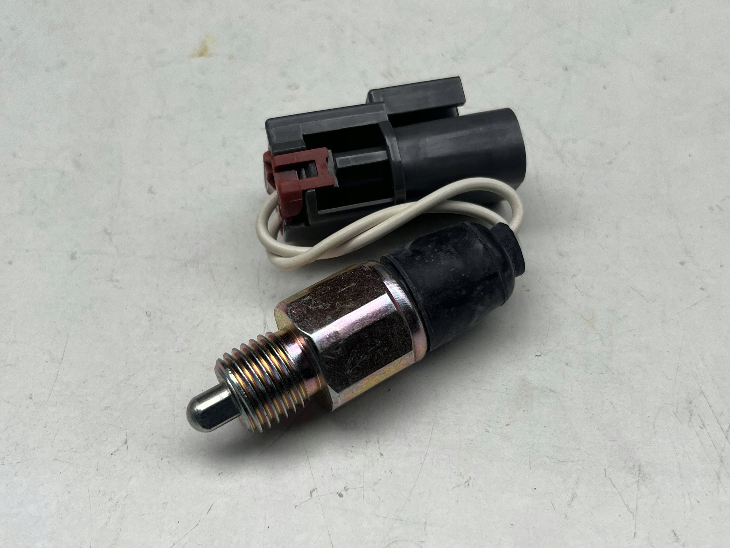 switch , light reversing NISSAN PATROL 32005-21U10 !J