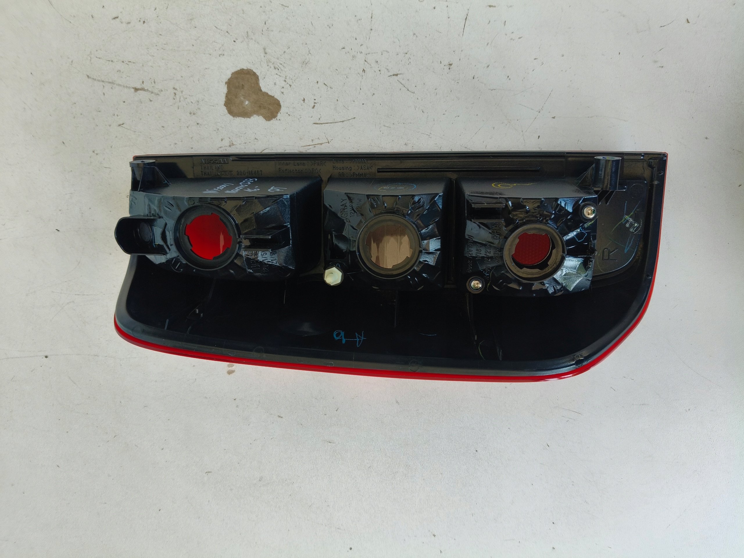 light right rear NISSAN NAVARA D23 16