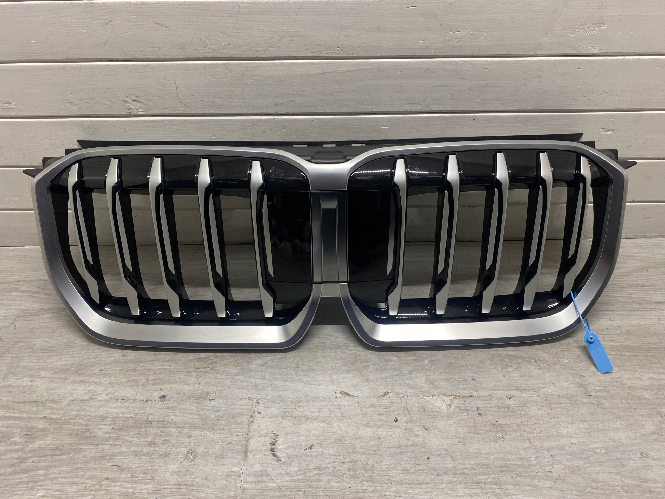 BMW X1 U11 NERKI hűtőrács 9880301 5A076D5