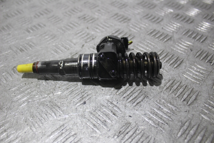 POMPOWTRYSKI POMPOWTRYSK FABIA II LIFT 1.4TDI