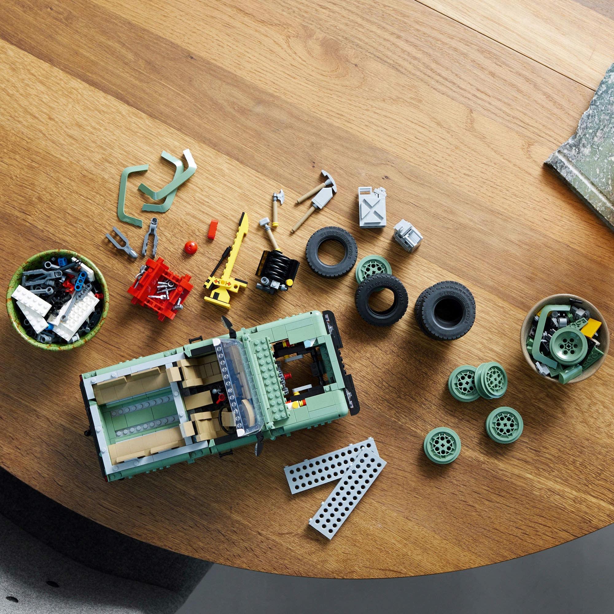 LEGO Icons Land Rover Classic Defender 90 10317 деталей 2336 шт