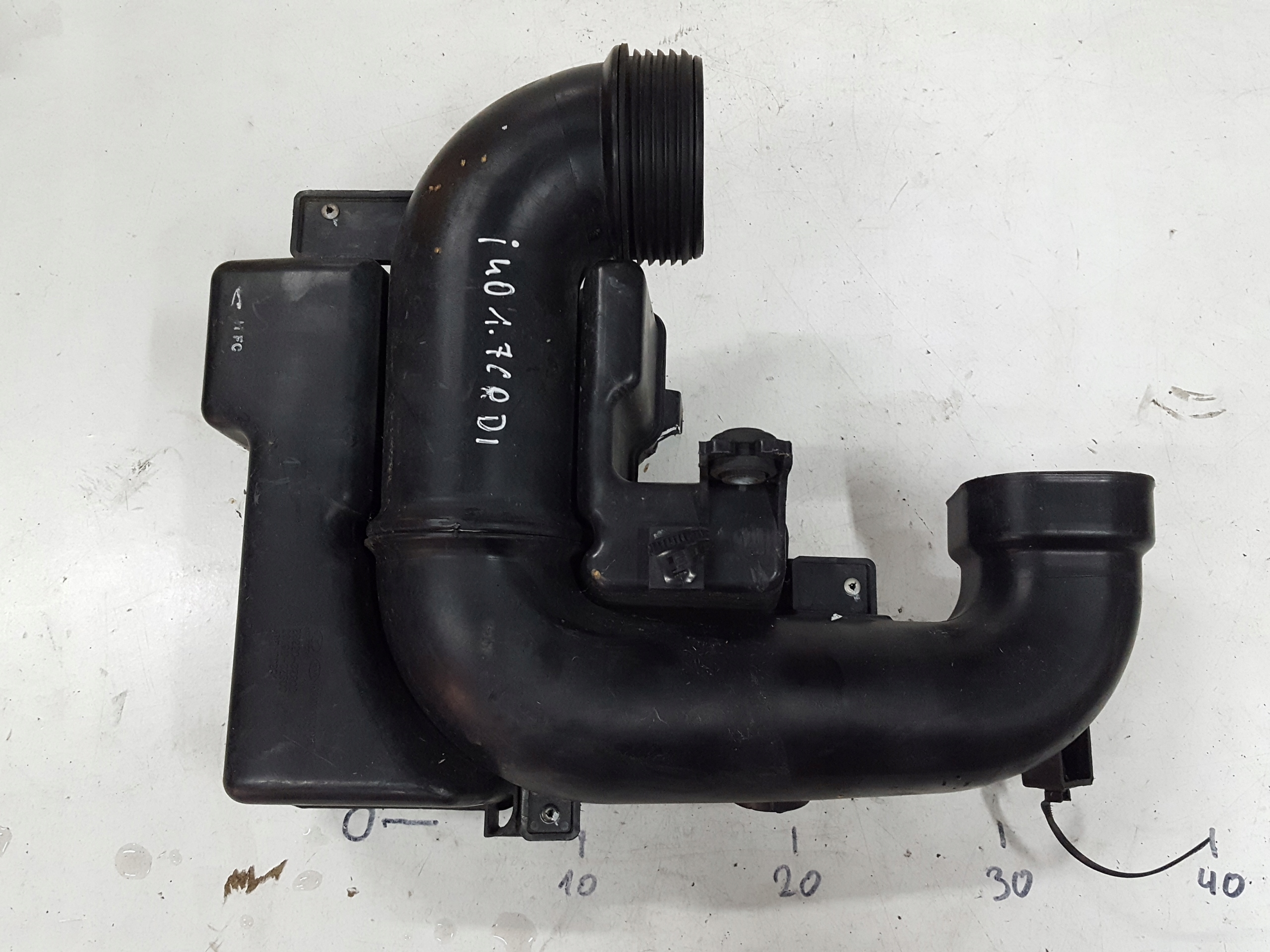 28220-3Z300 - HYUNDAI I40 11-14R 1.7 CRDi повітряний резонатор