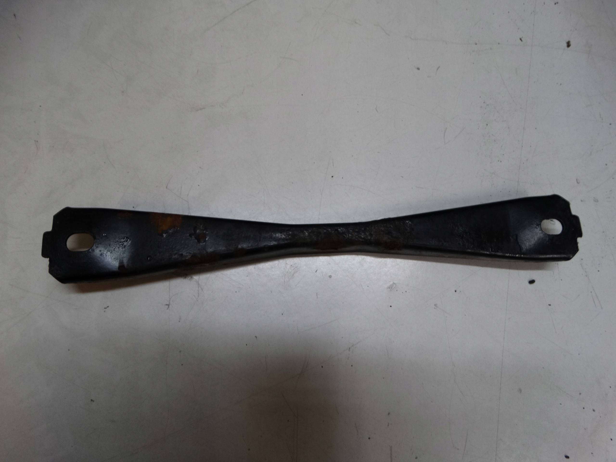 UCHWYT PODSTAWY AKUMULATORA MAZDA 2 S6FB10718BC