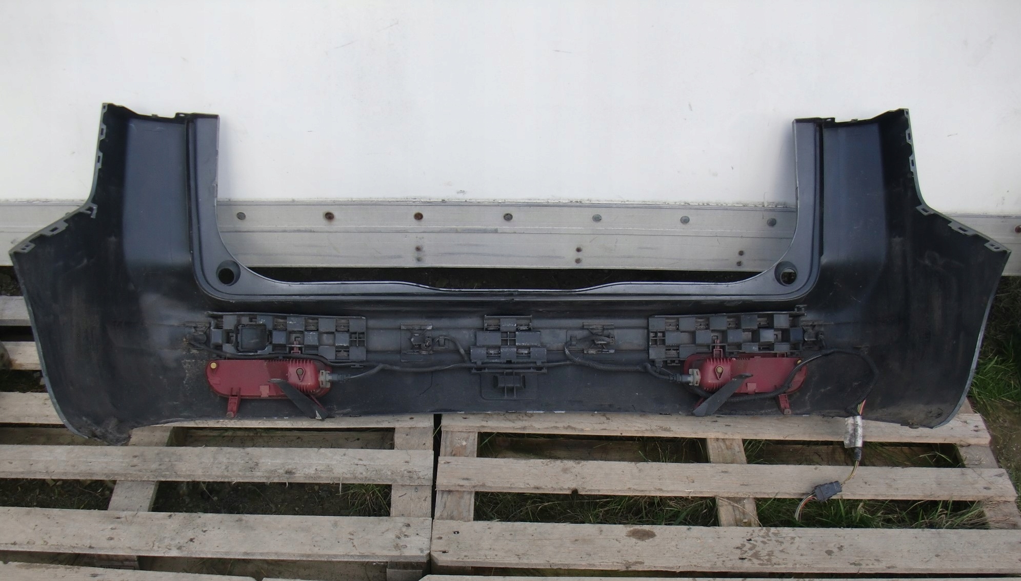 PEUGEOT 5008 and bumper rear part rear grey PDC