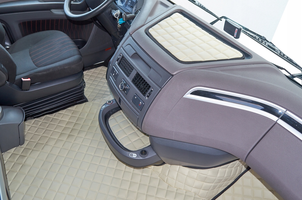 Стьобані килими зі штучної шкіри DAF XF 106 після 2017 року