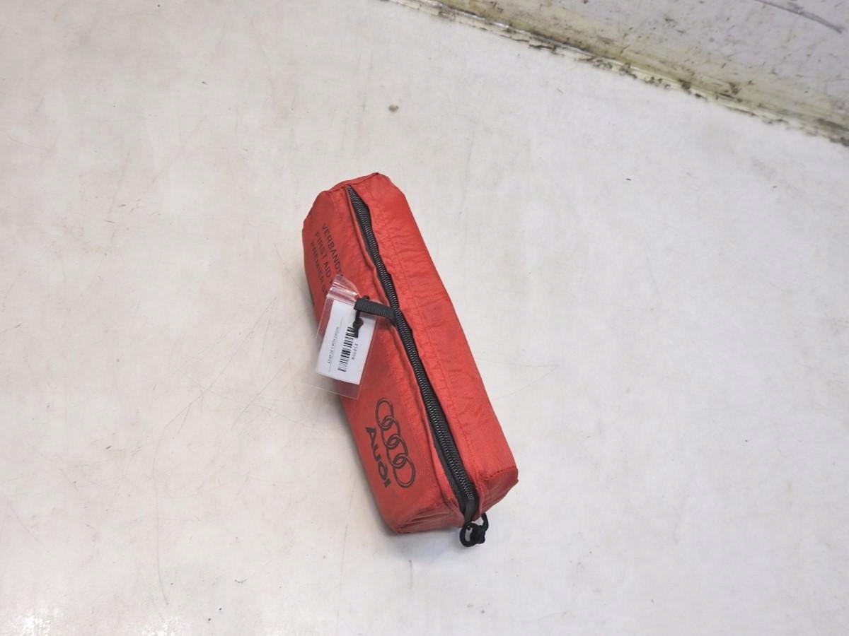 APTECZKA AUDI A3 8P 8P0860282 Wyrób medyczny tak