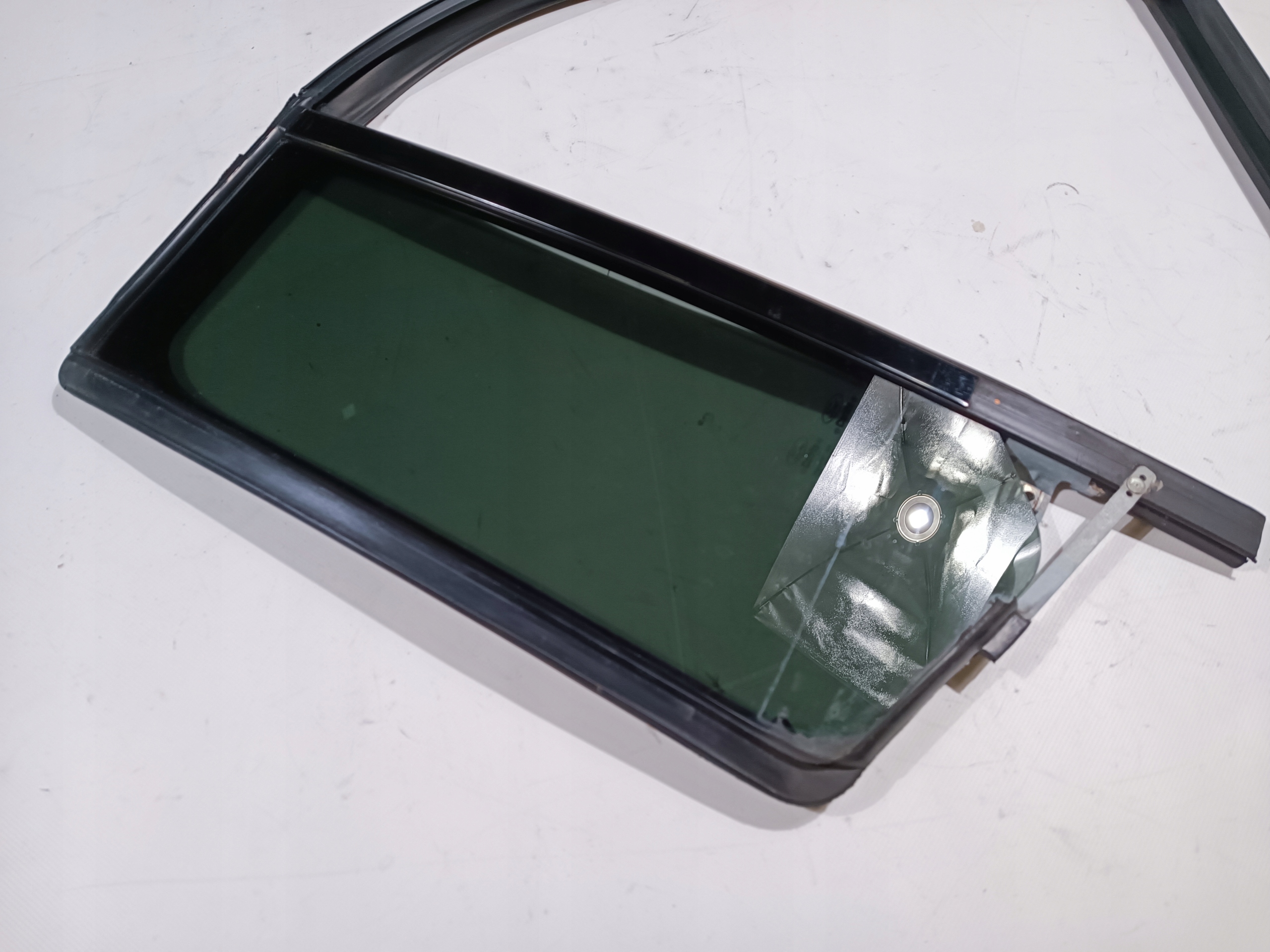 window door right rear part gasket Ford Flex