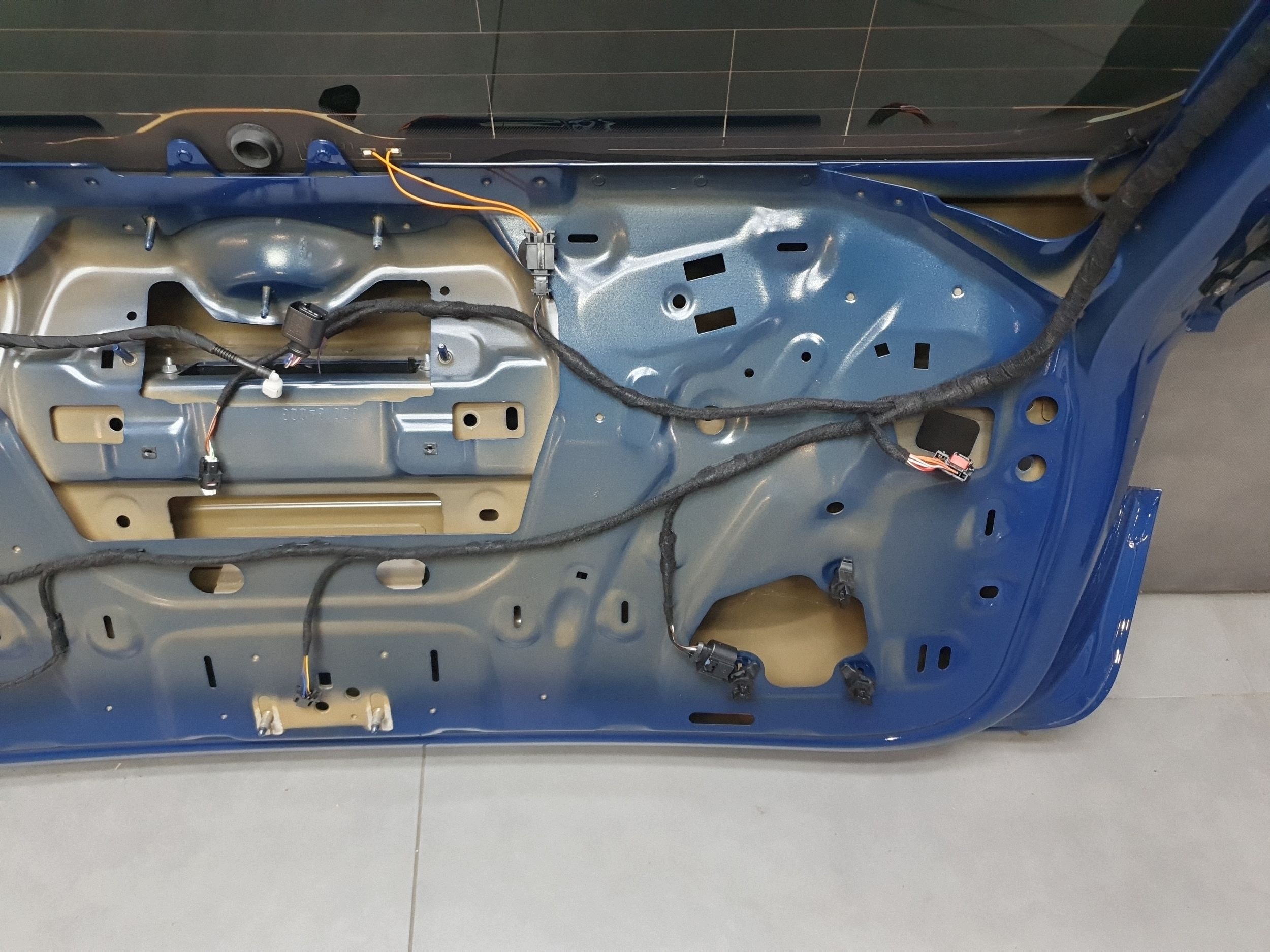 Audi SQ6 e-tron trunk door boot window lx5f 85H827025